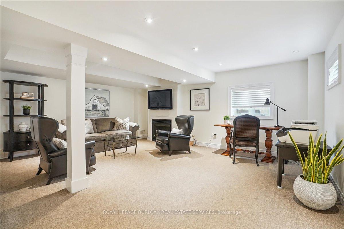 3 Bedrooms Condo at 2086 Ghent, Burlington For sale