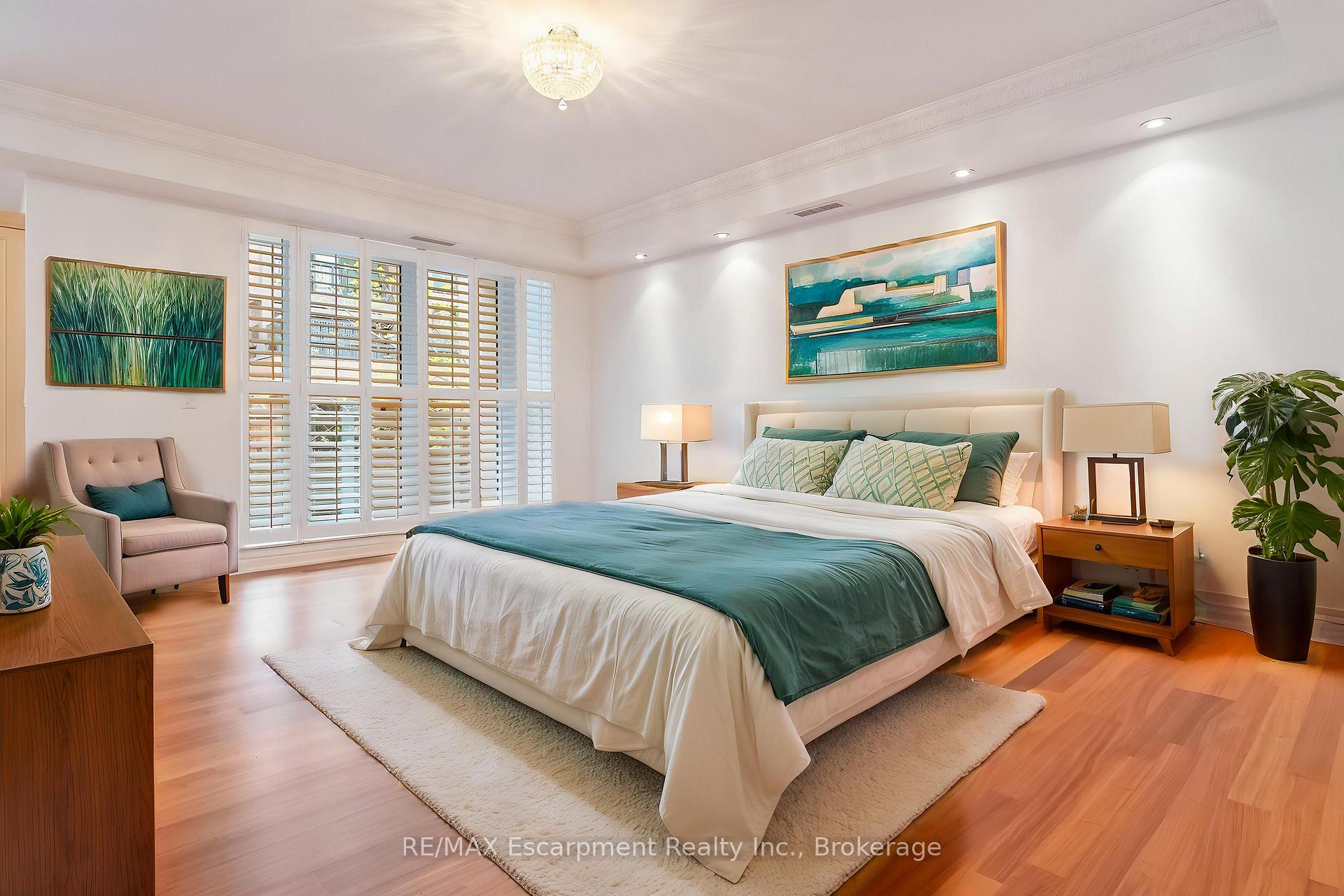 3 Bedrooms Condo at 68 Yorkville, Toronto For sale