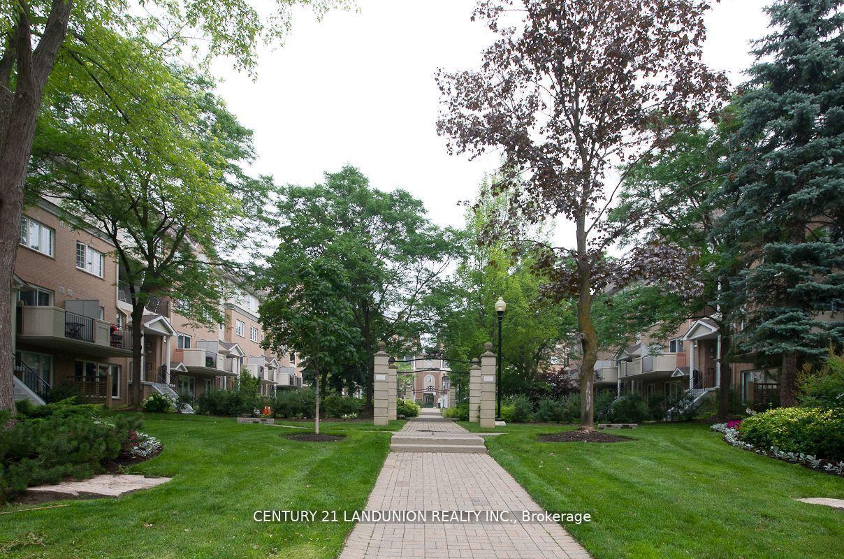 2 Bedrooms Condo at 88 Grandview,  Toronto For sale
