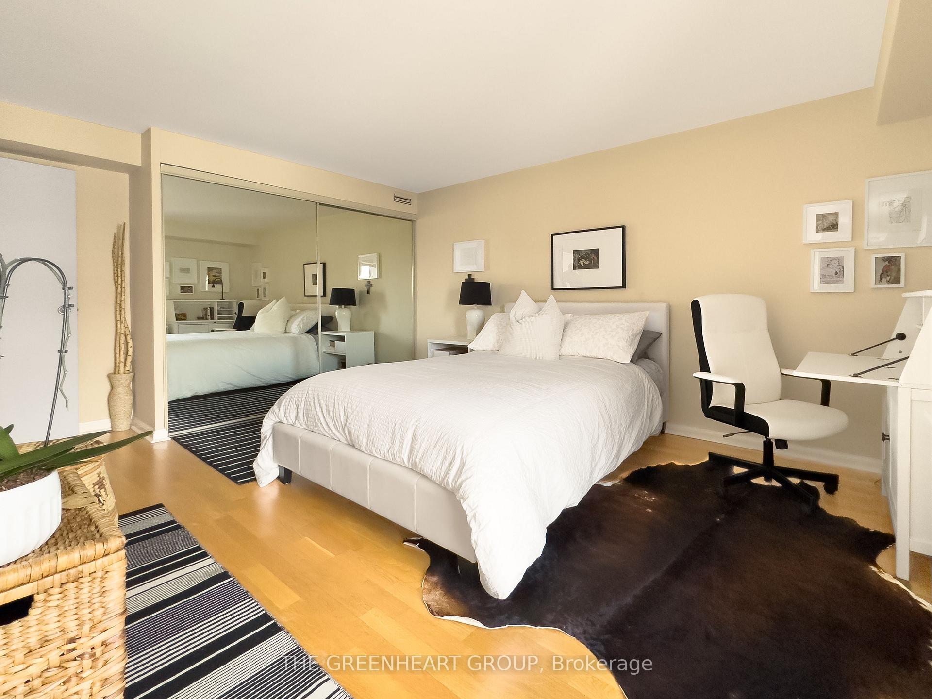 3 Bedrooms Condo at 1400 Dixie,  Mississauga For sale