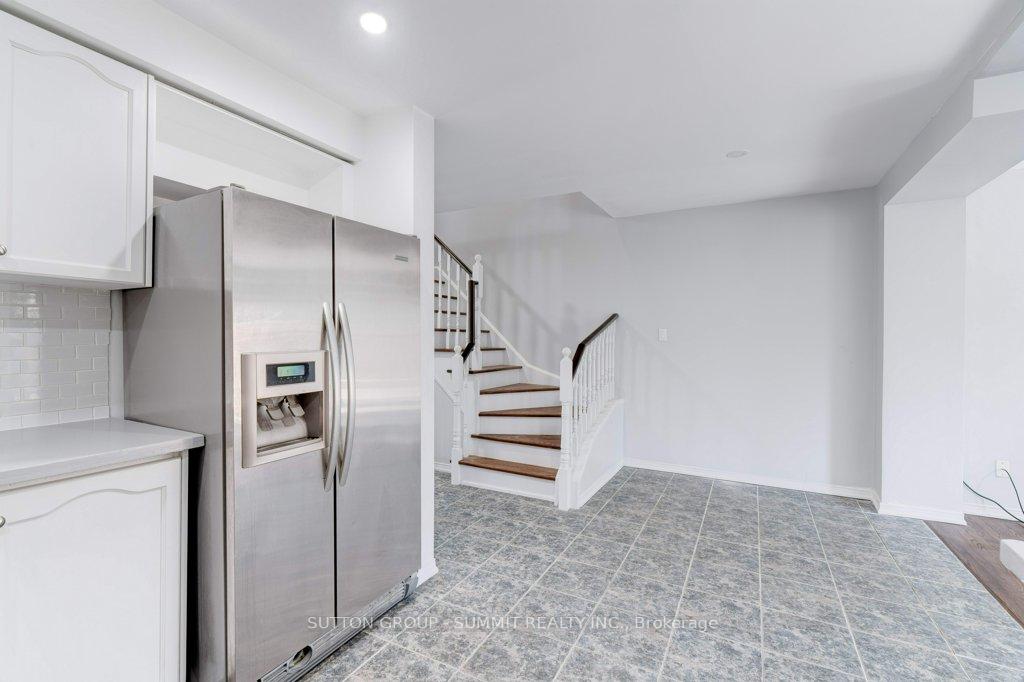 3 Bedrooms Condo at 1489 Heritage,  Oakville For sale