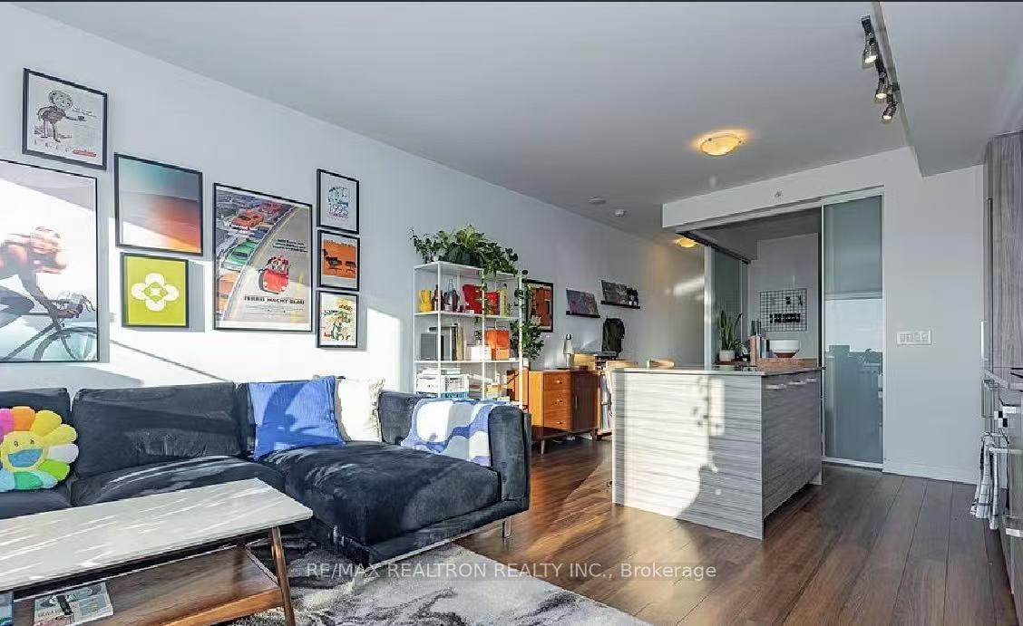 2 Bedrooms Condo at 210 Simcoe, Toronto For sale