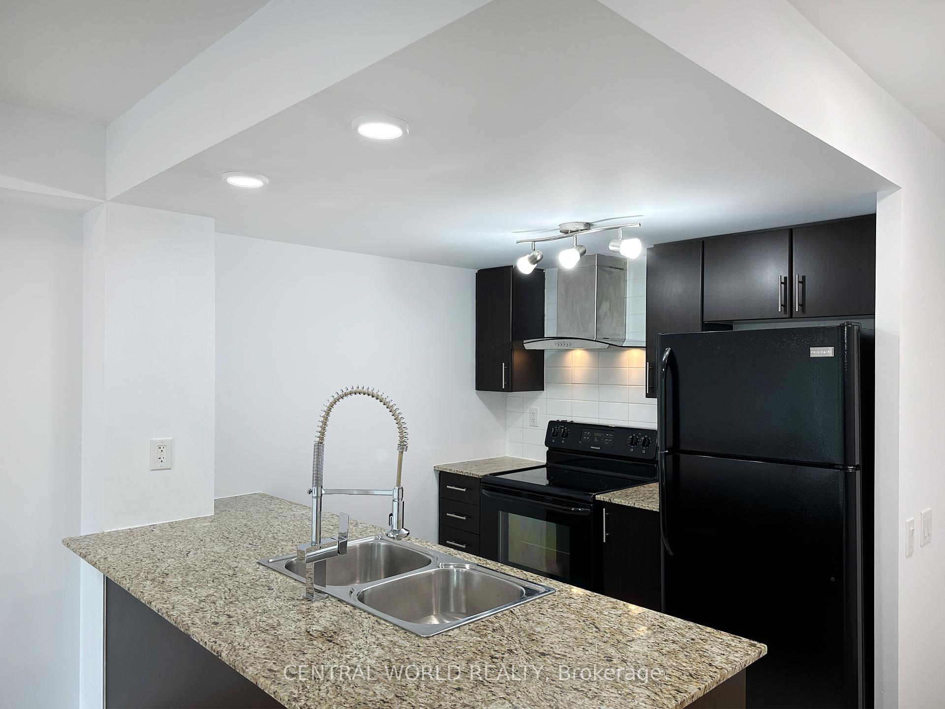 2 Bedrooms Condo at 25 Town Centre,  Toronto For sale