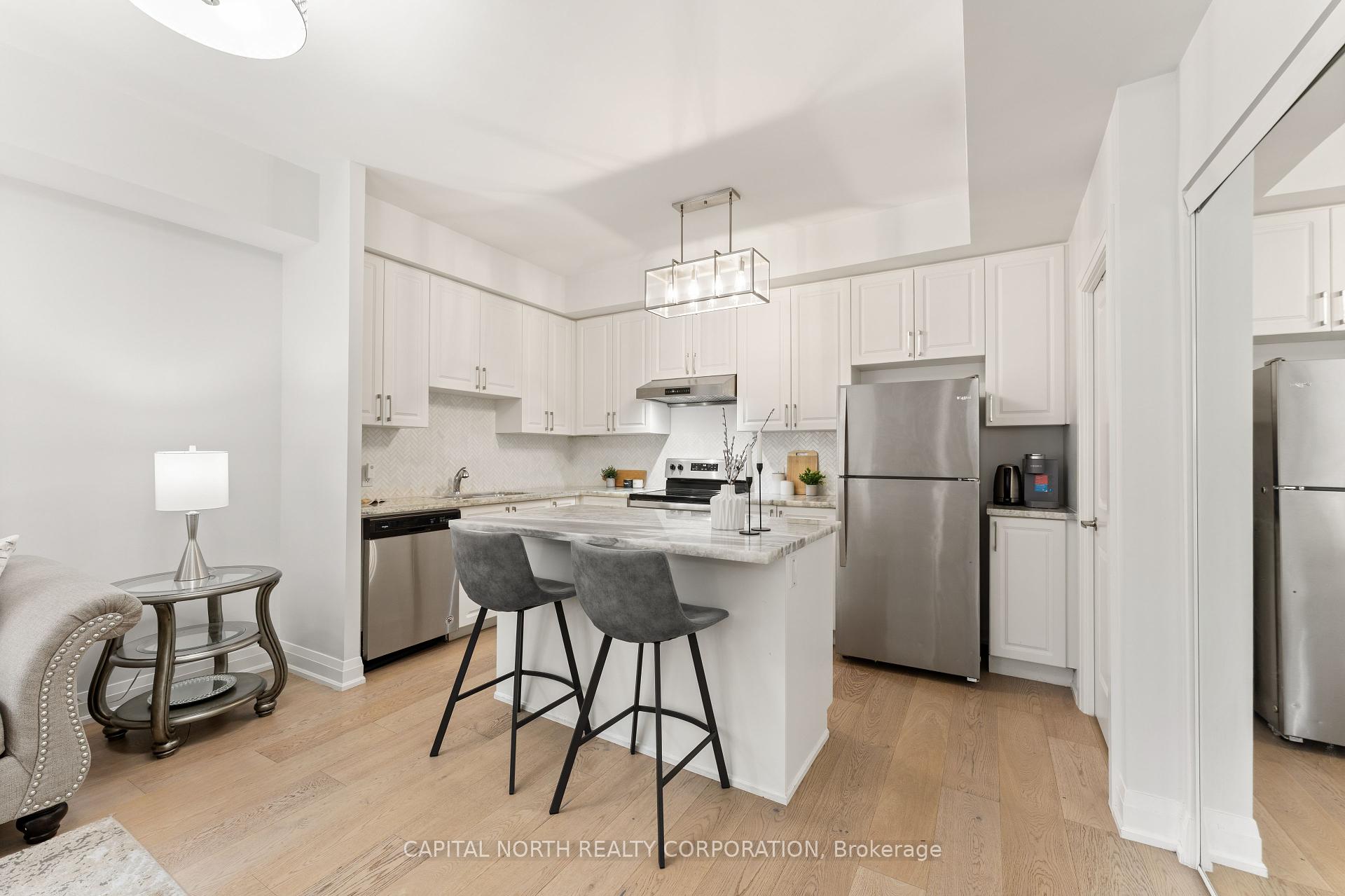 3 Bedrooms Condo at 5289 Highway 7, Vaughan For sale