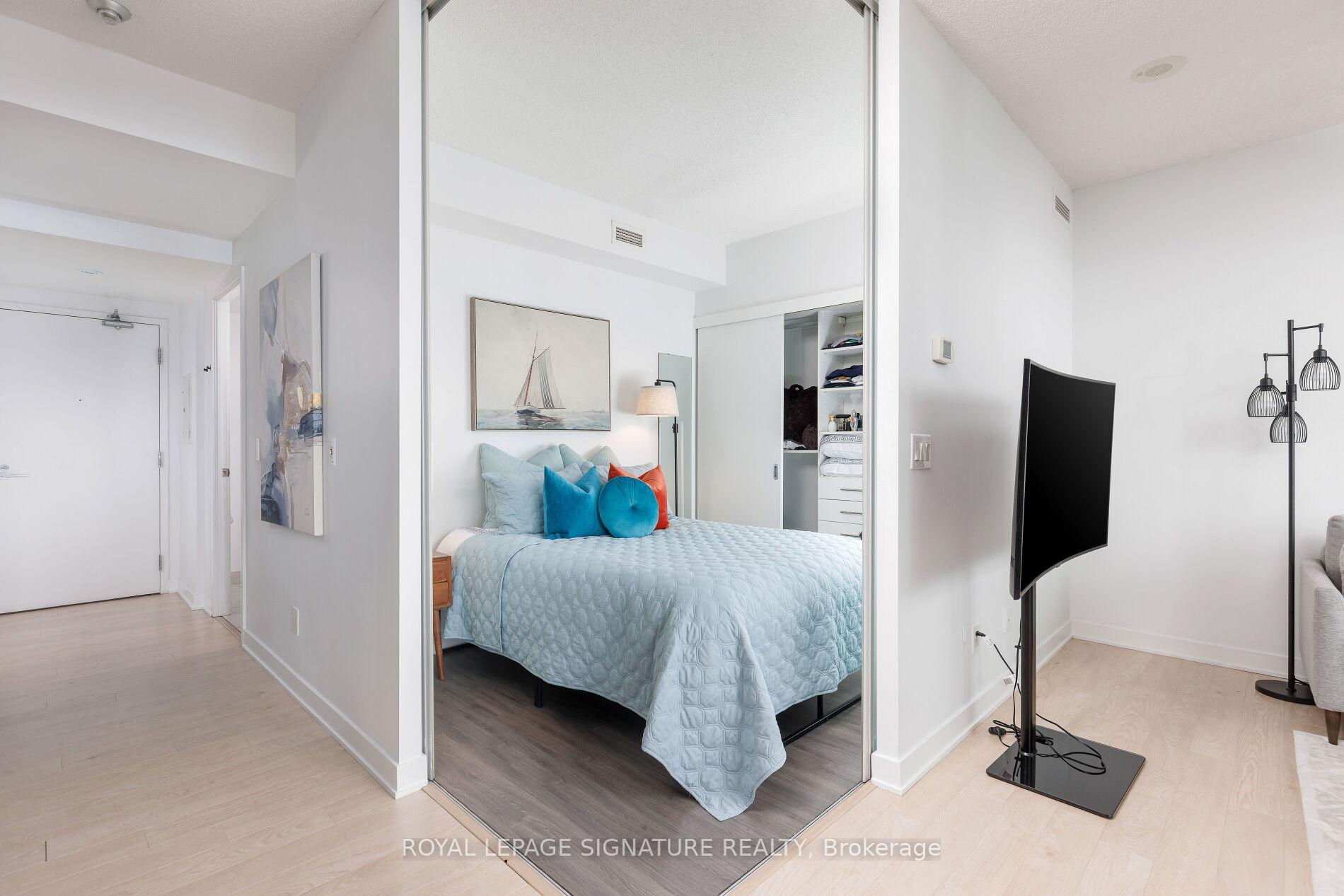1 Bedroom Condo at 110 Charles, Toronto For sale