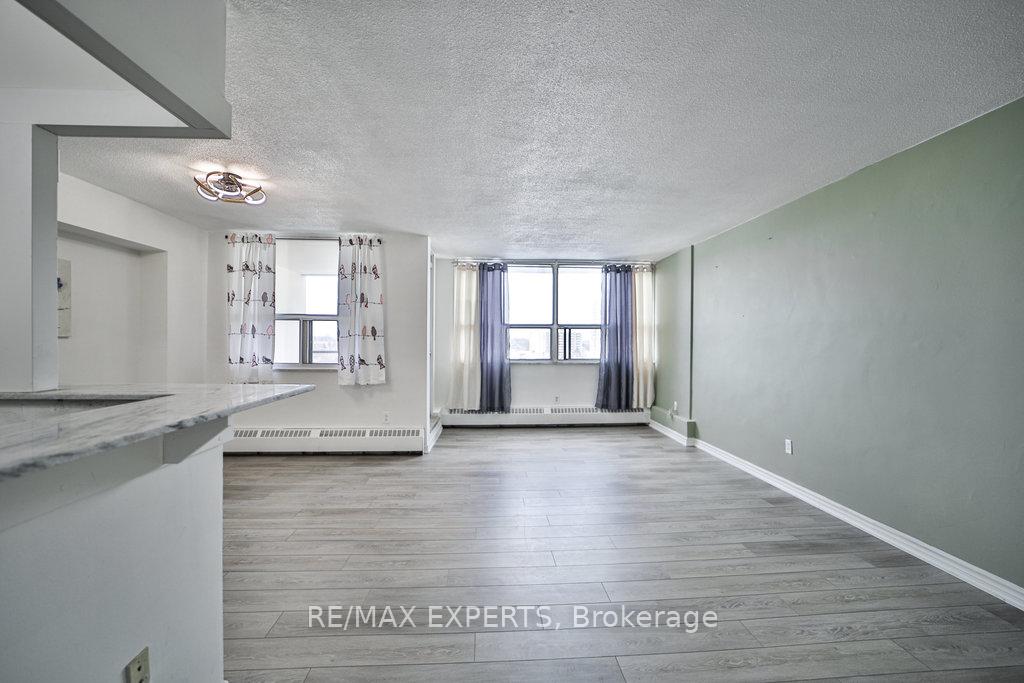 2 Bedrooms Condo at 551 The West Mall,  Toronto For sale