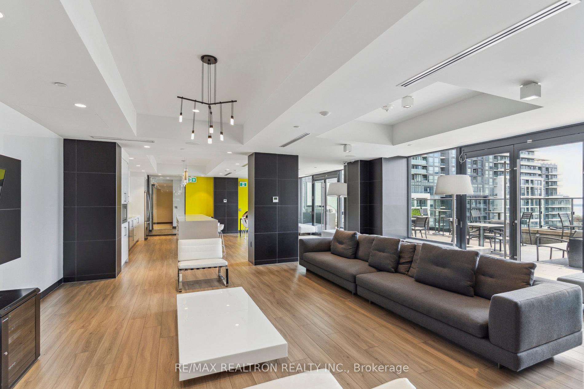 2 Bedrooms Condo at 158 Front, Toronto For sale