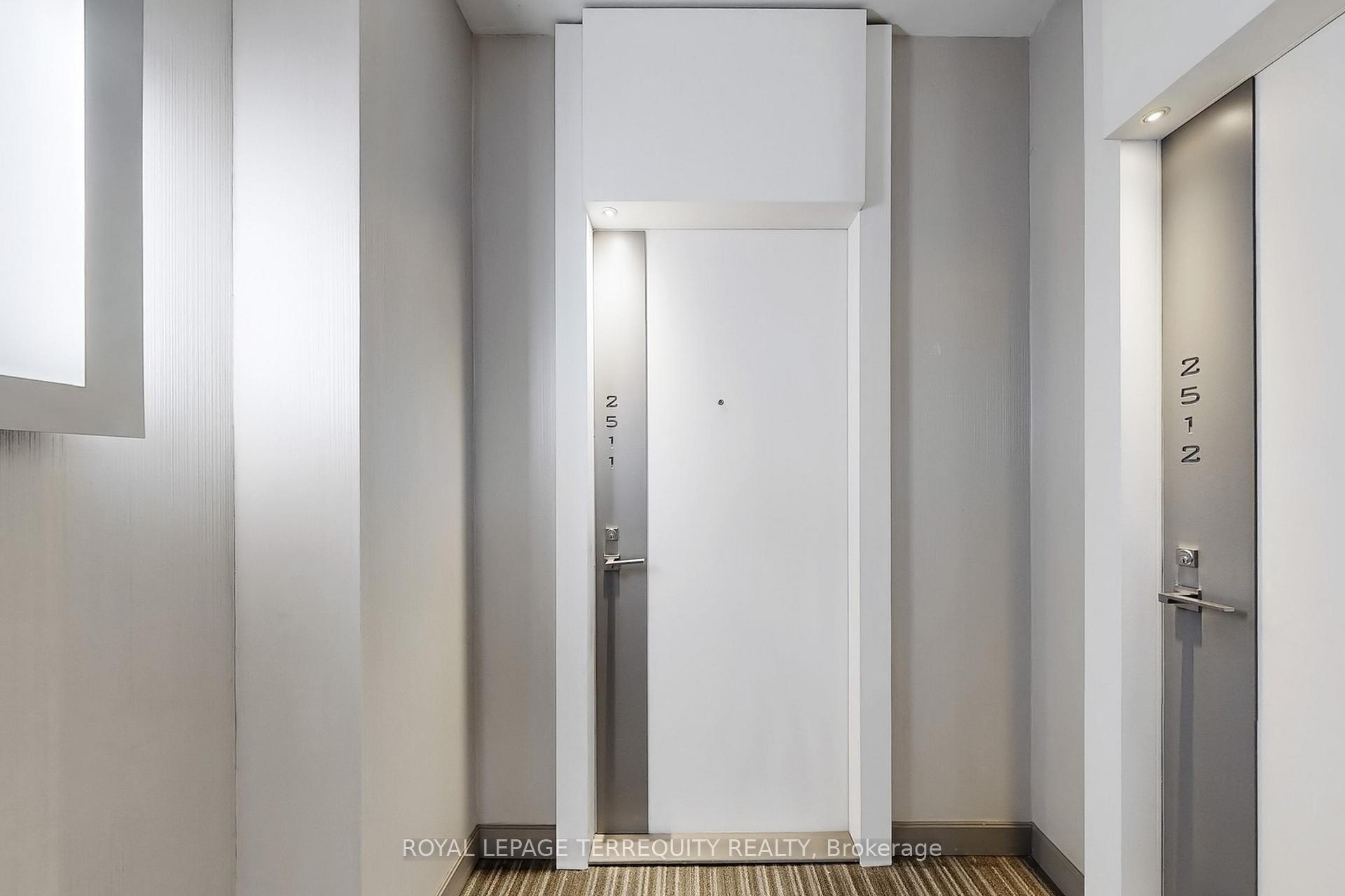 2 Bedrooms Condo at 8 The Esplanade, Toronto For sale