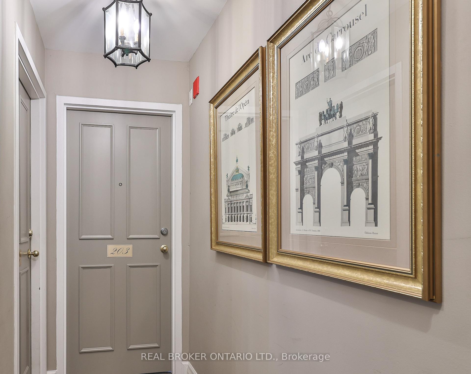 2 Bedrooms Condo at 195 Poplar Plains, Toronto For sale