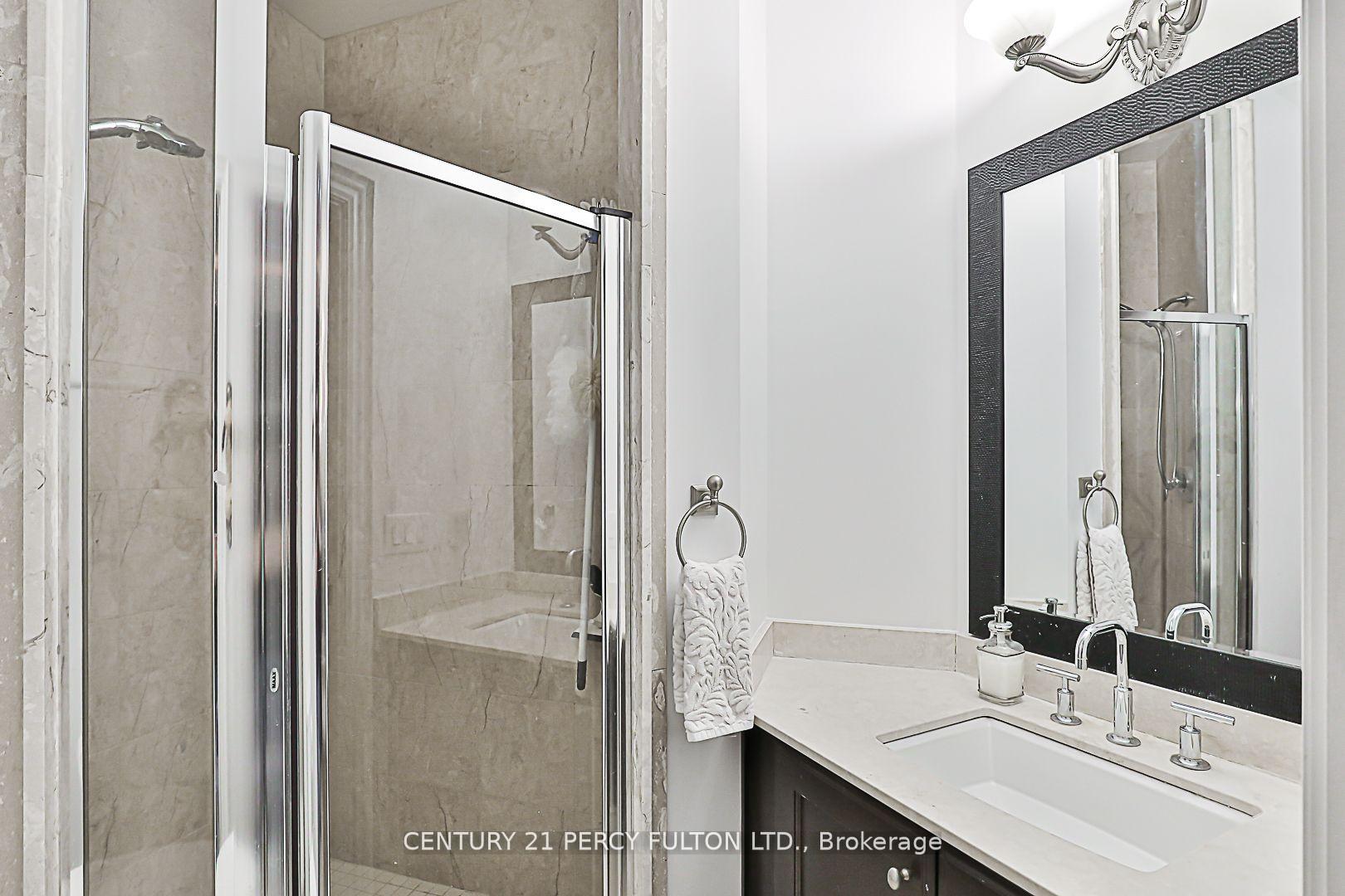 3 Bedrooms Condo at 10 Bloorview,  Toronto For sale