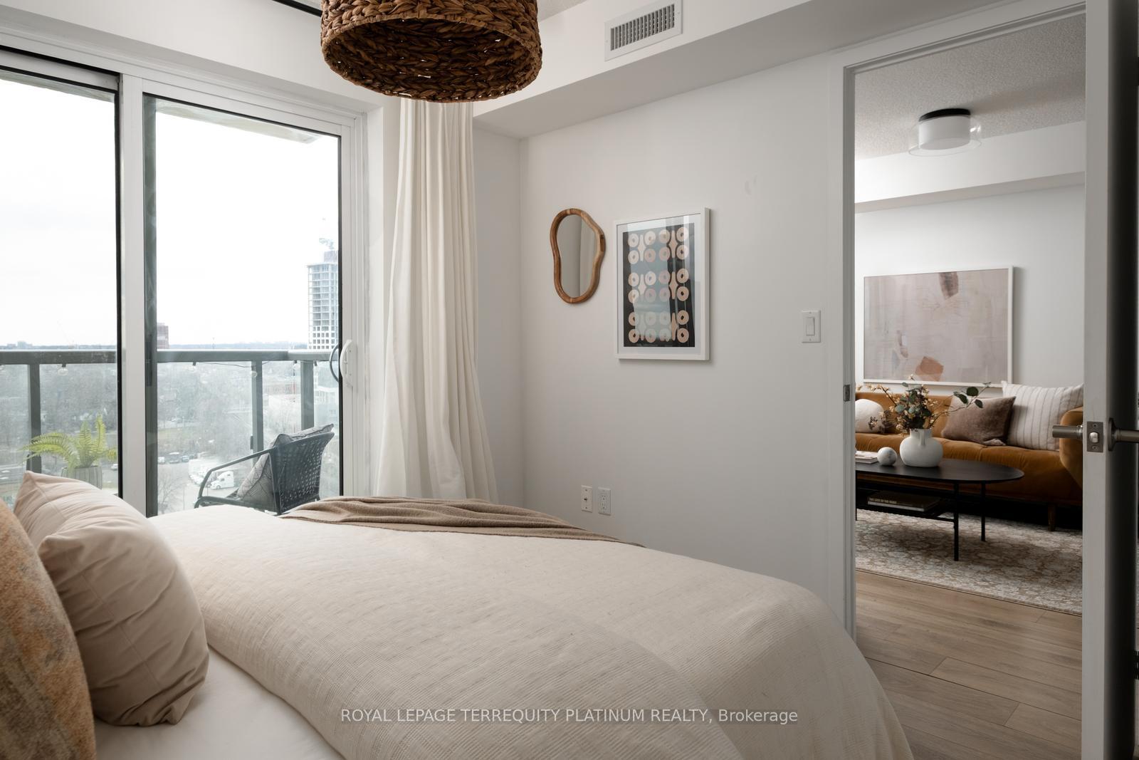 2 Bedrooms Condo at 1420 Dupont, Toronto For sale