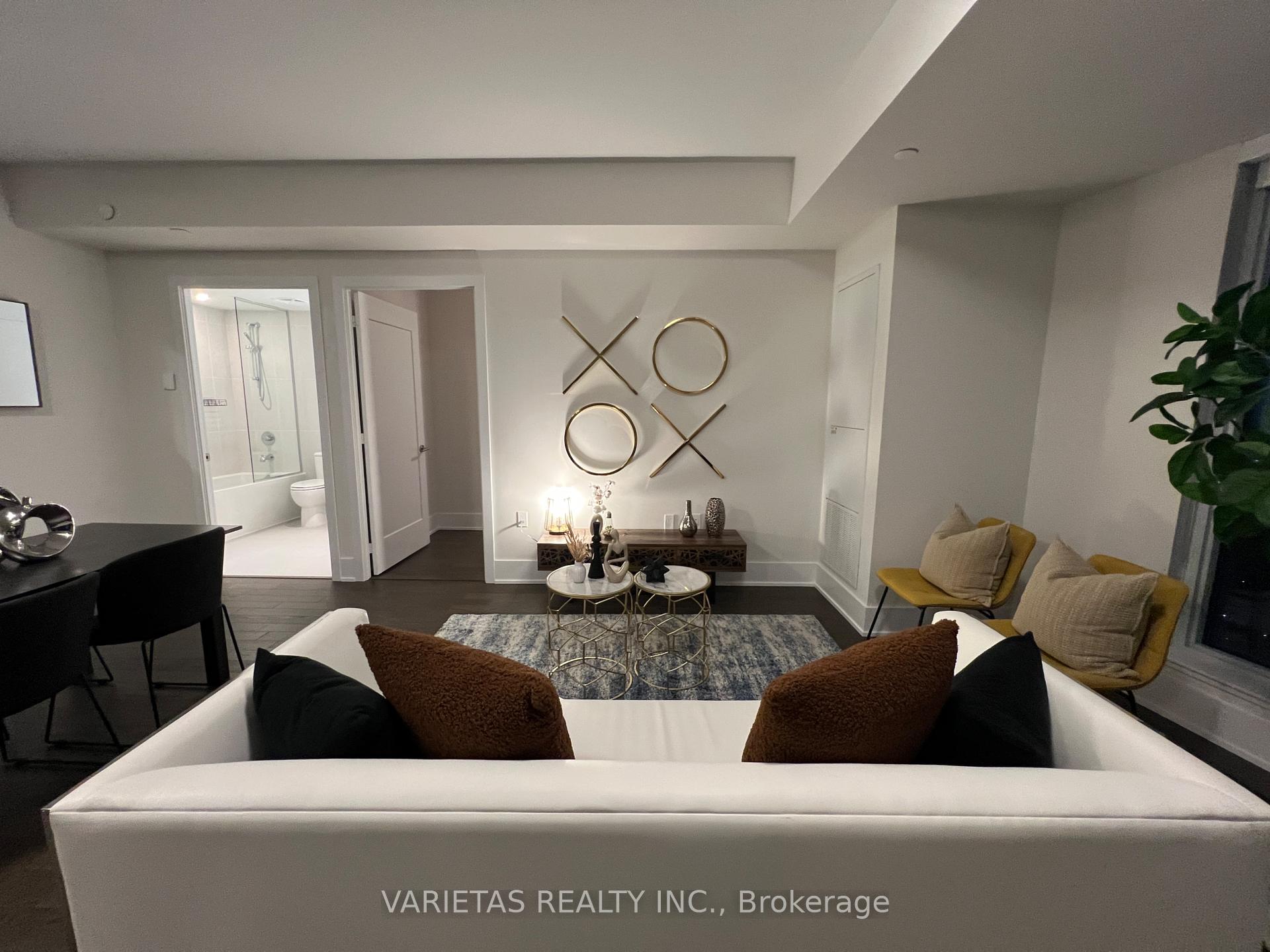 3 Bedrooms Condo at 585 Bloor, Toronto For sale