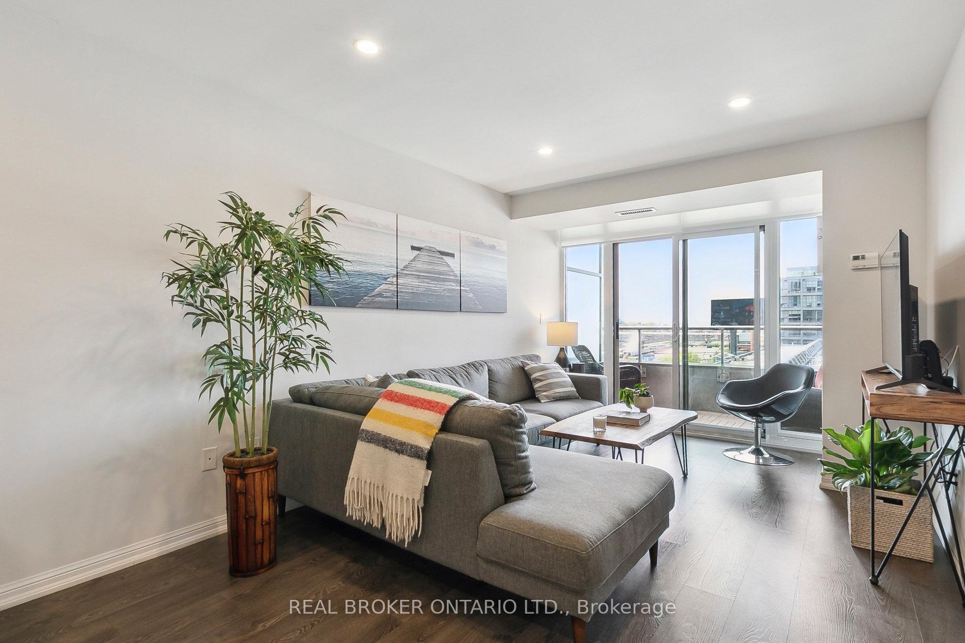 3 Bedrooms Condo at 85 East Liberty,  Toronto For sale