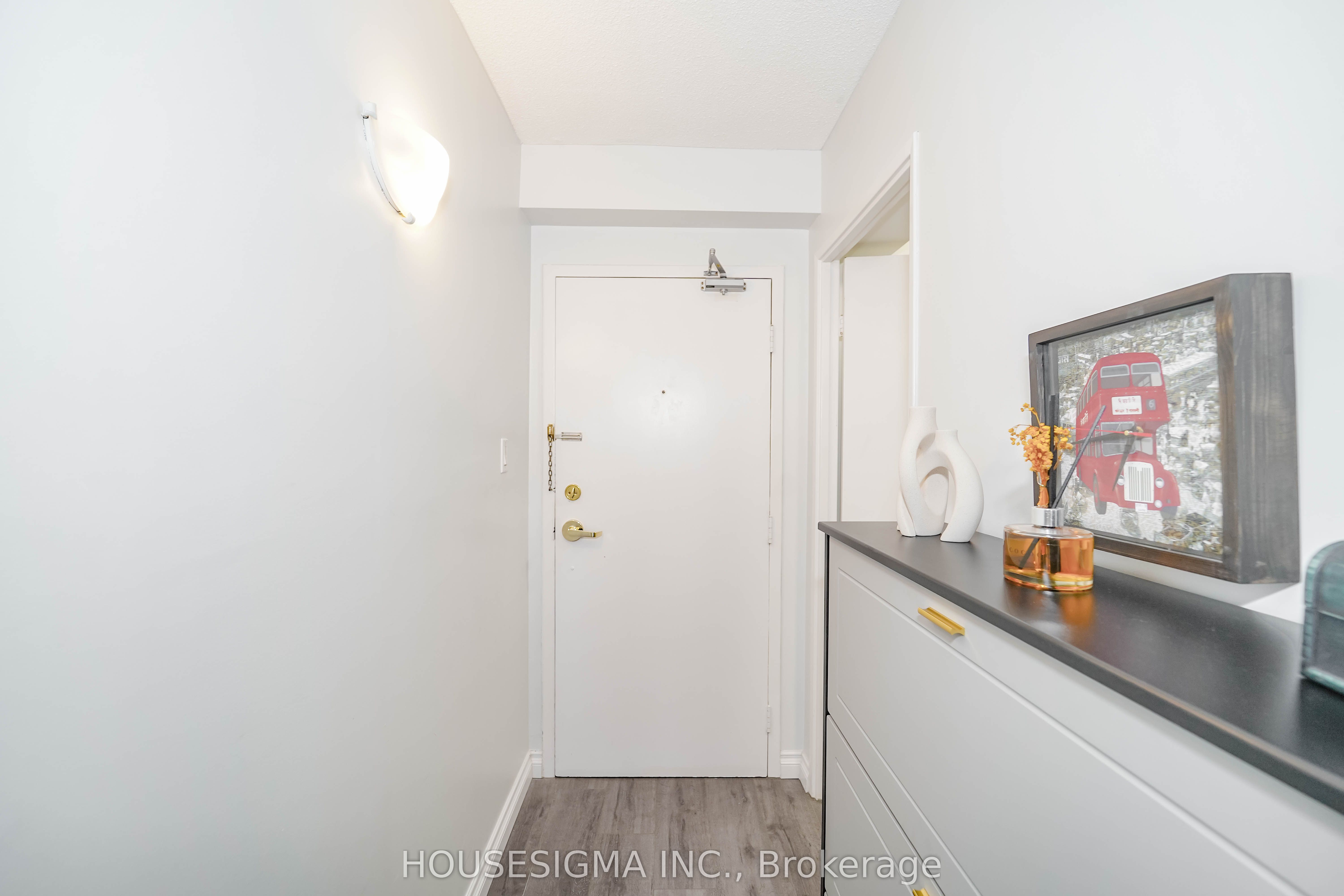 #904 - 121 Ling Road, Toronto, ON M1E 4Y2