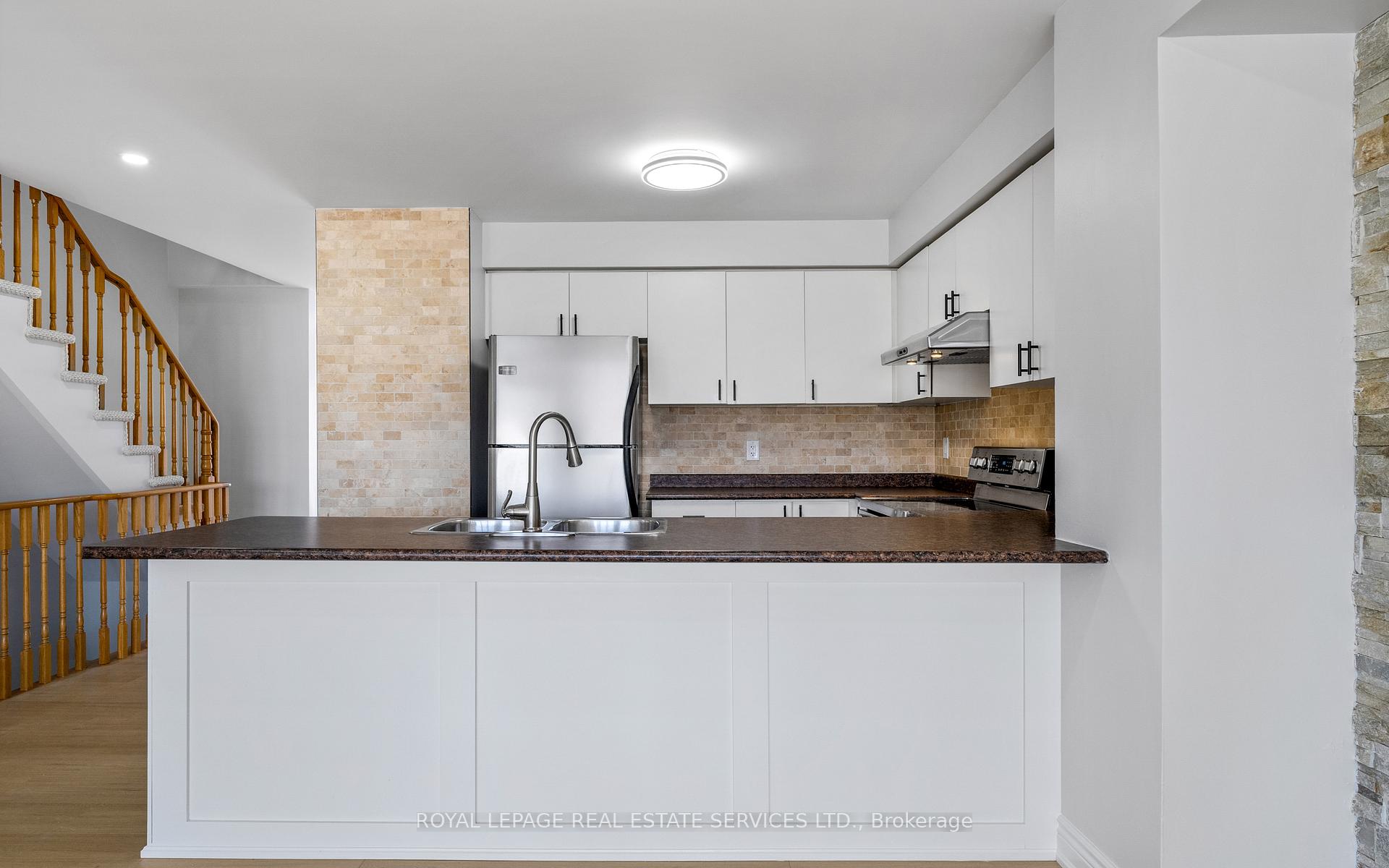 4 Bedrooms Condo at 5025 Ninth, Mississauga For sale
