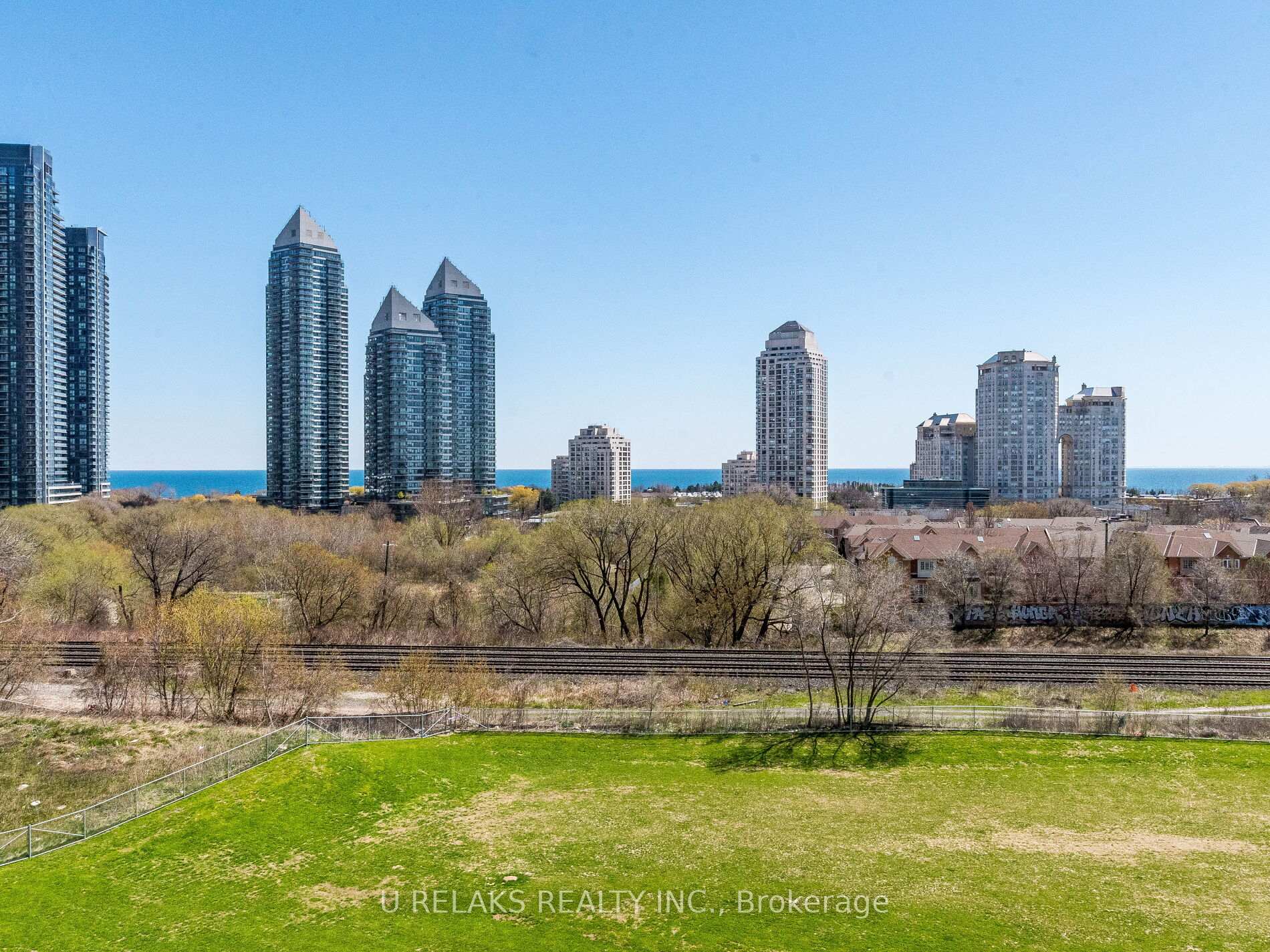 2 Bedrooms Condo at 251 Manitoba,  Toronto For sale