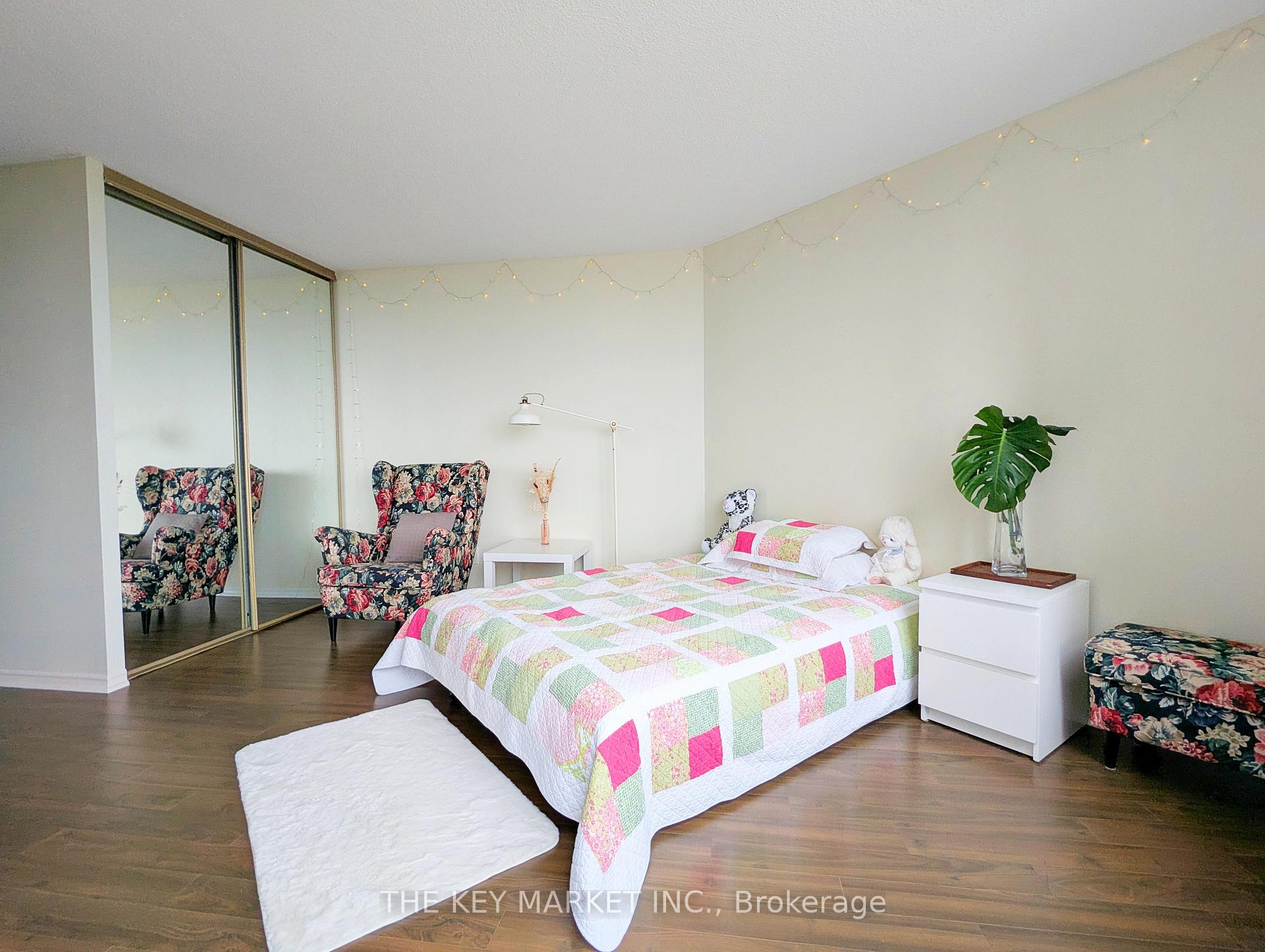 4 Bedrooms Condo at 7 Bishop, Toronto For sale