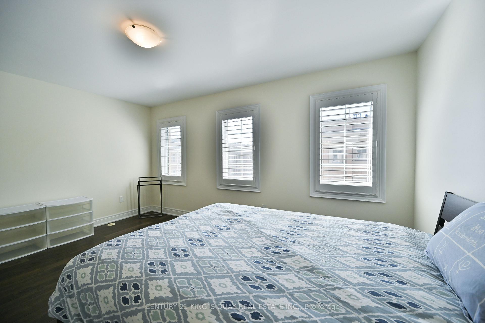 3 Bedrooms Condo at 40 Hargrave,  Toronto For sale