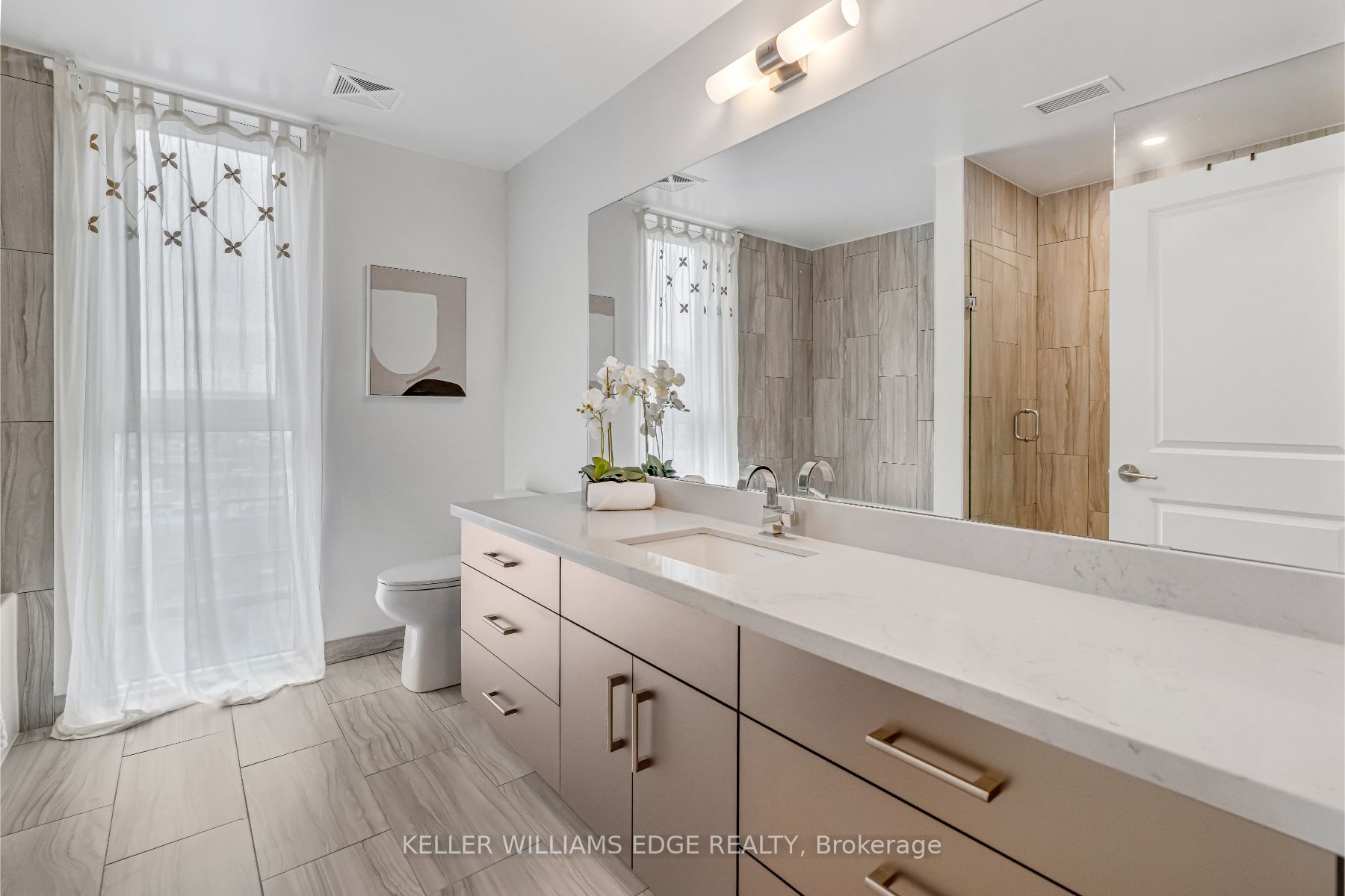 #707 - 2007 James Street, Burlington, ON L7R 1H1
