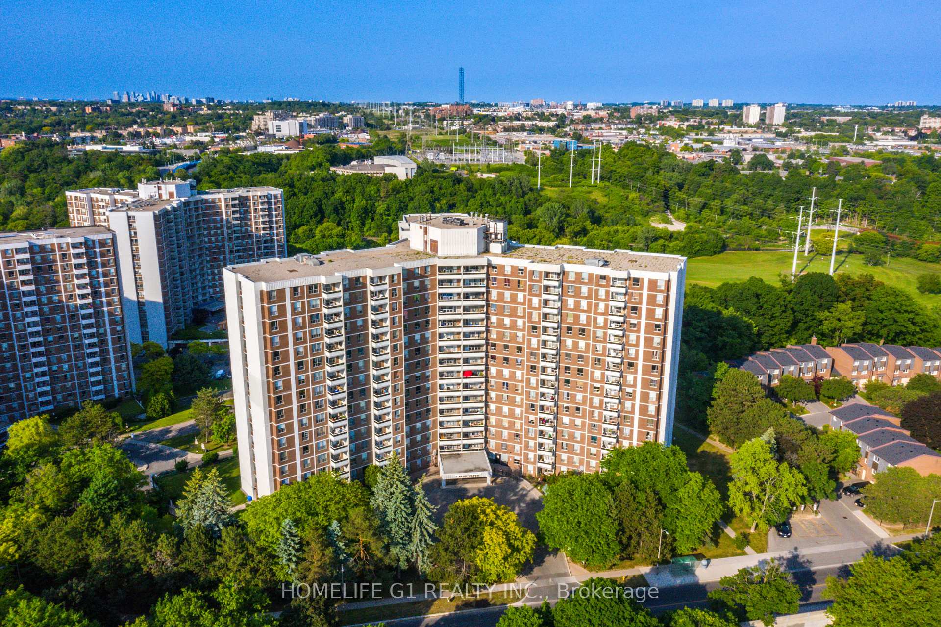 3 Bedrooms Condo at 5 Shady, Toronto For sale