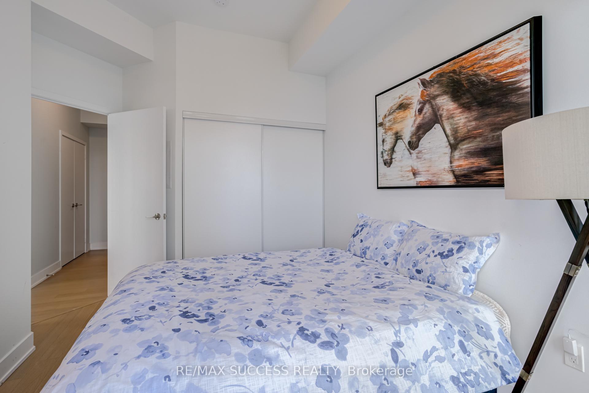 3 Bedrooms Condo at 20 Shore breeze, Toronto For sale
