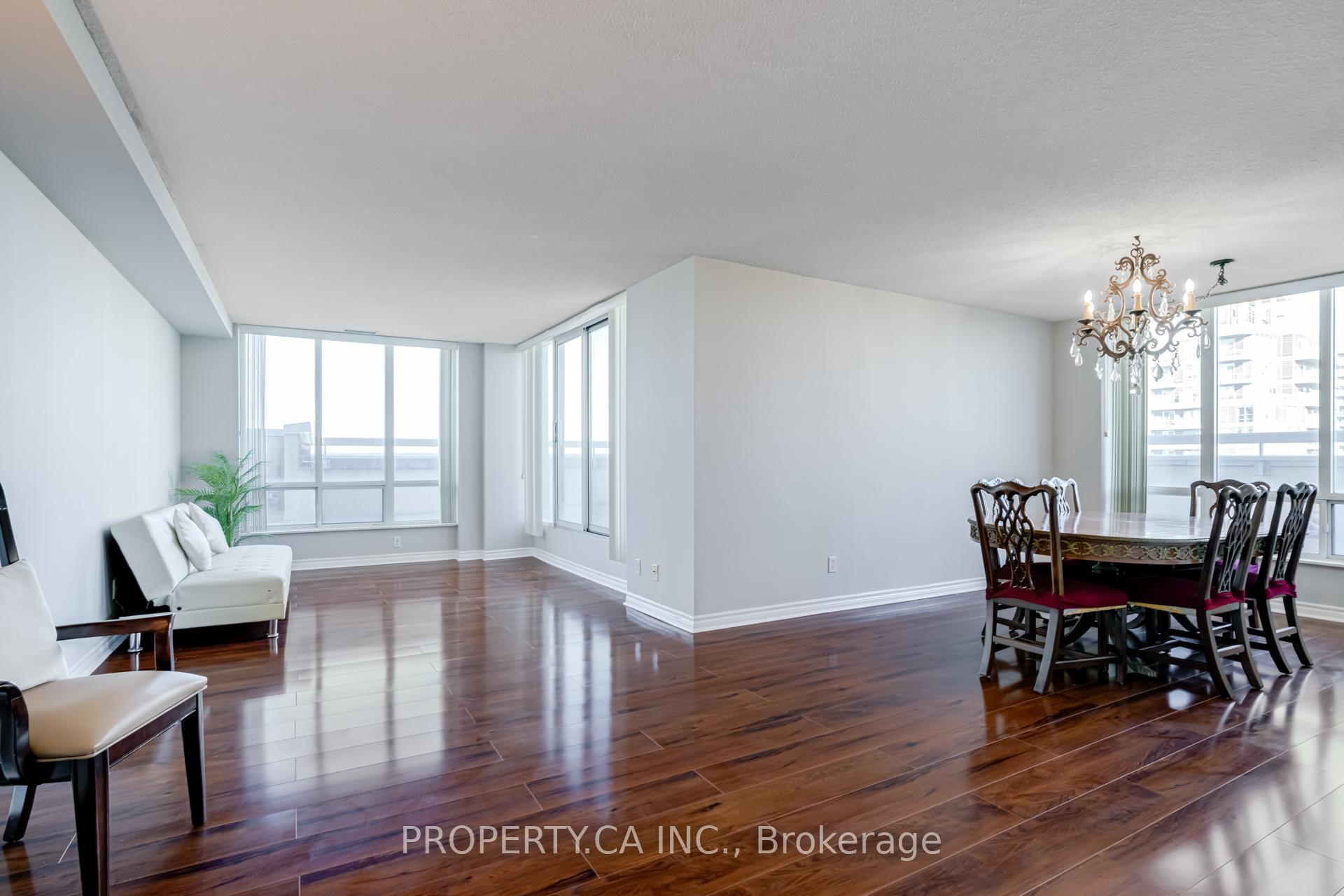 3 Bedrooms Condo at 156 Enfield, Mississauga For sale