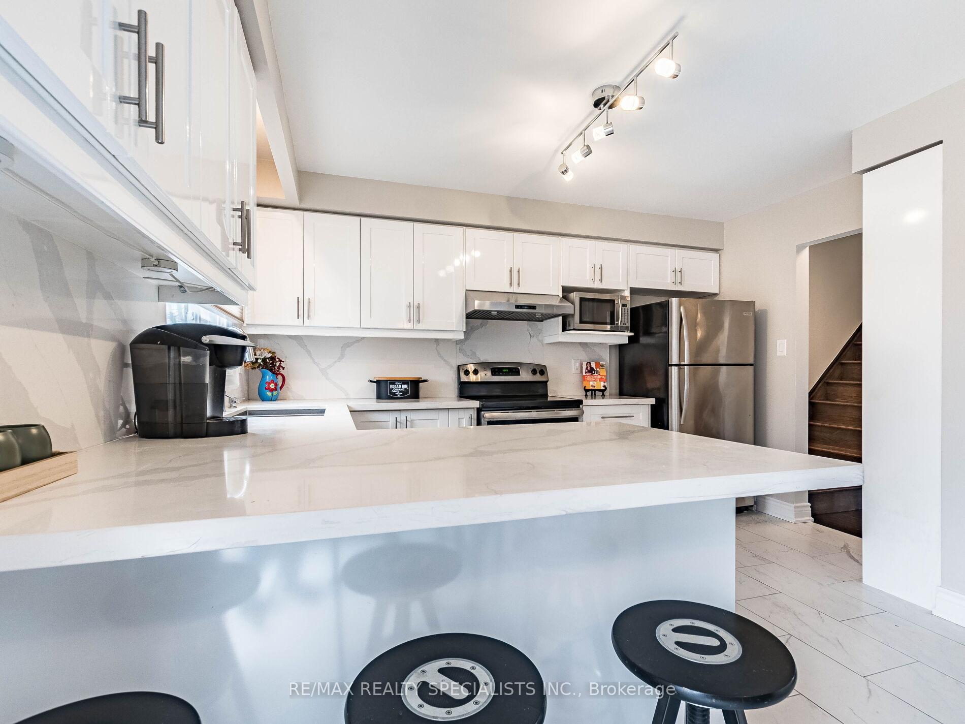 3 Bedrooms Condo at 1764 Rathburn,  Mississauga For sale