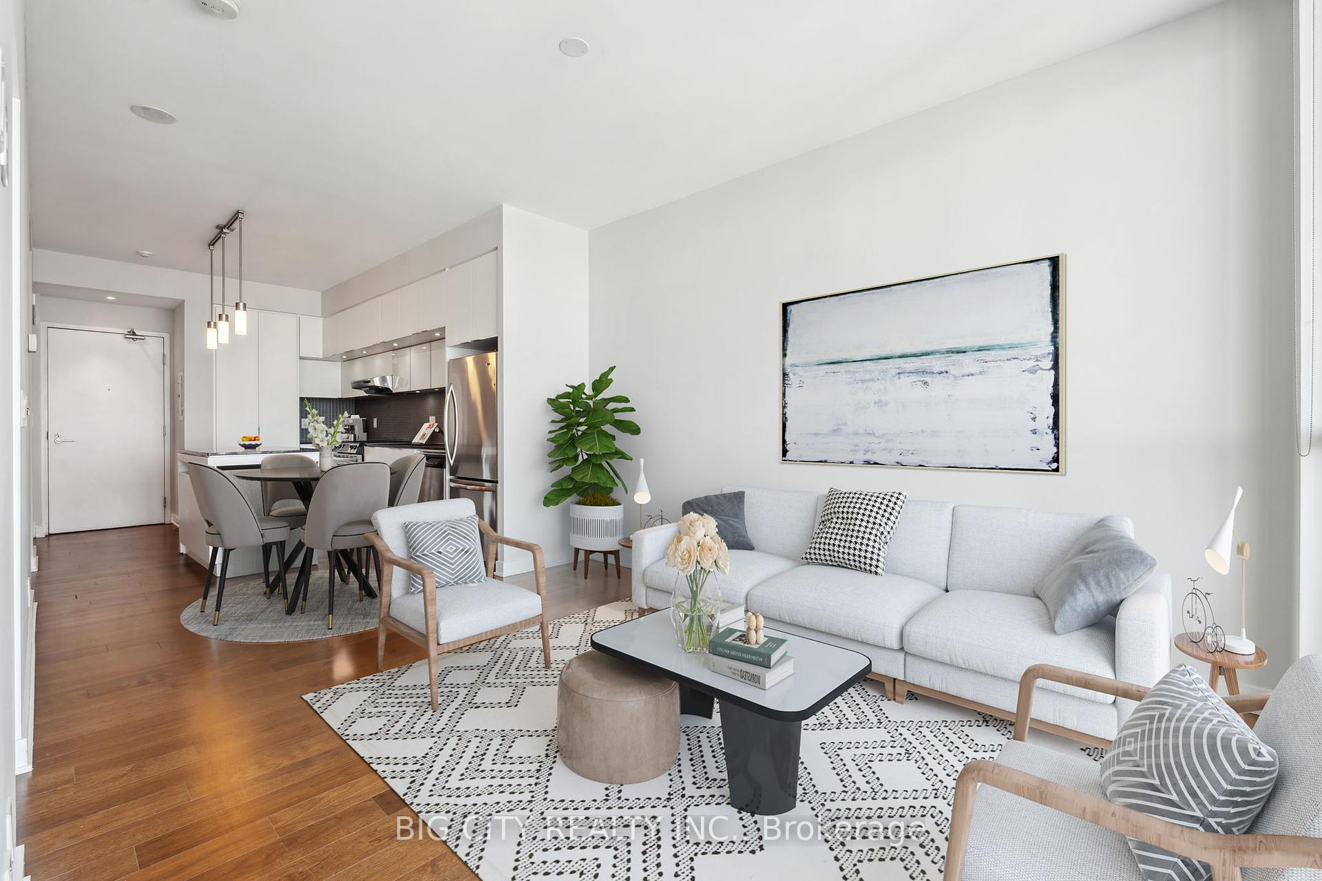 2 Bedrooms Condo at 110 Charles, Toronto For sale