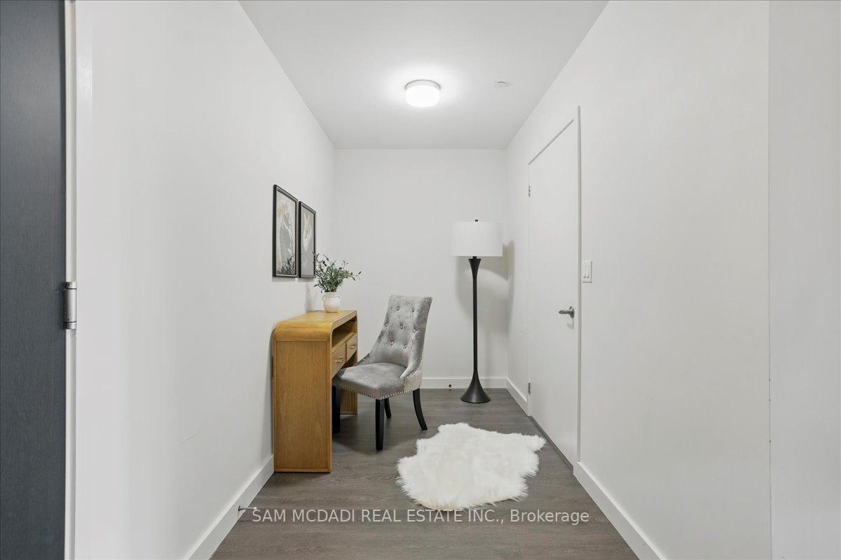 2 Bedrooms Condo at 210 Sabina Dr, Oakville For sale