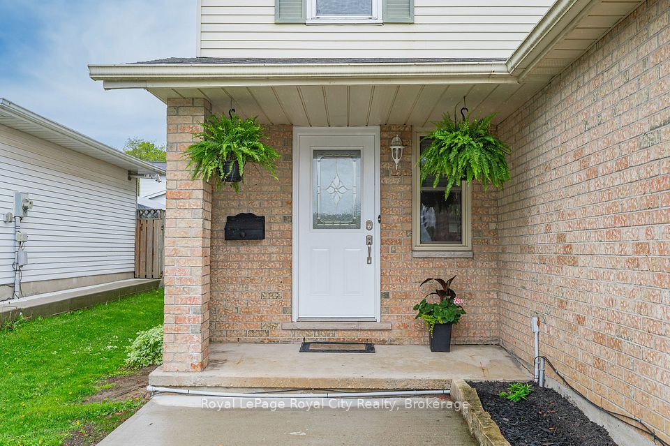 325 AUDEN Road, Guelph, ON N1E 6S4