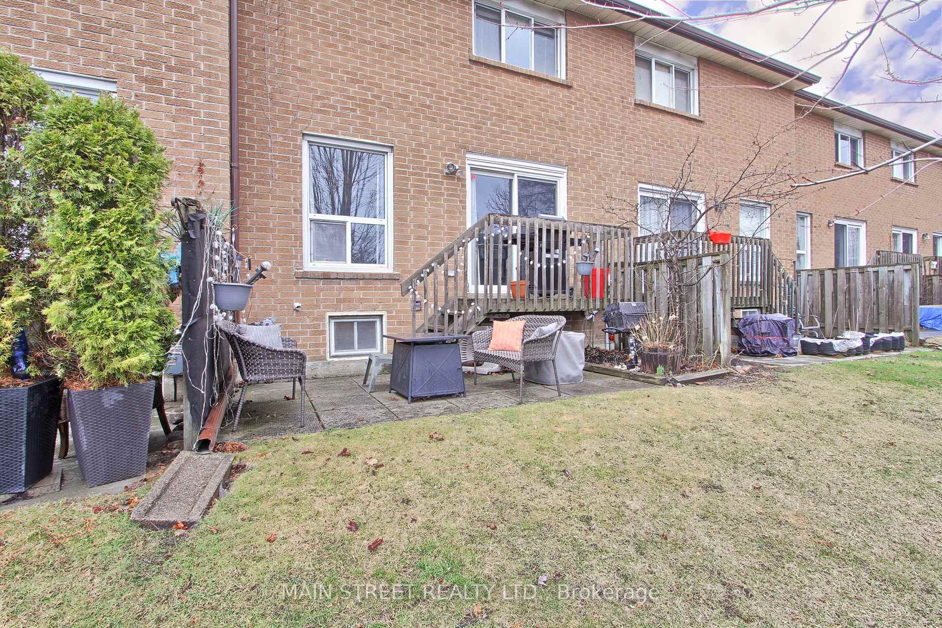 3 Bedrooms Condo at 725 Vermouth,  Mississauga For sale