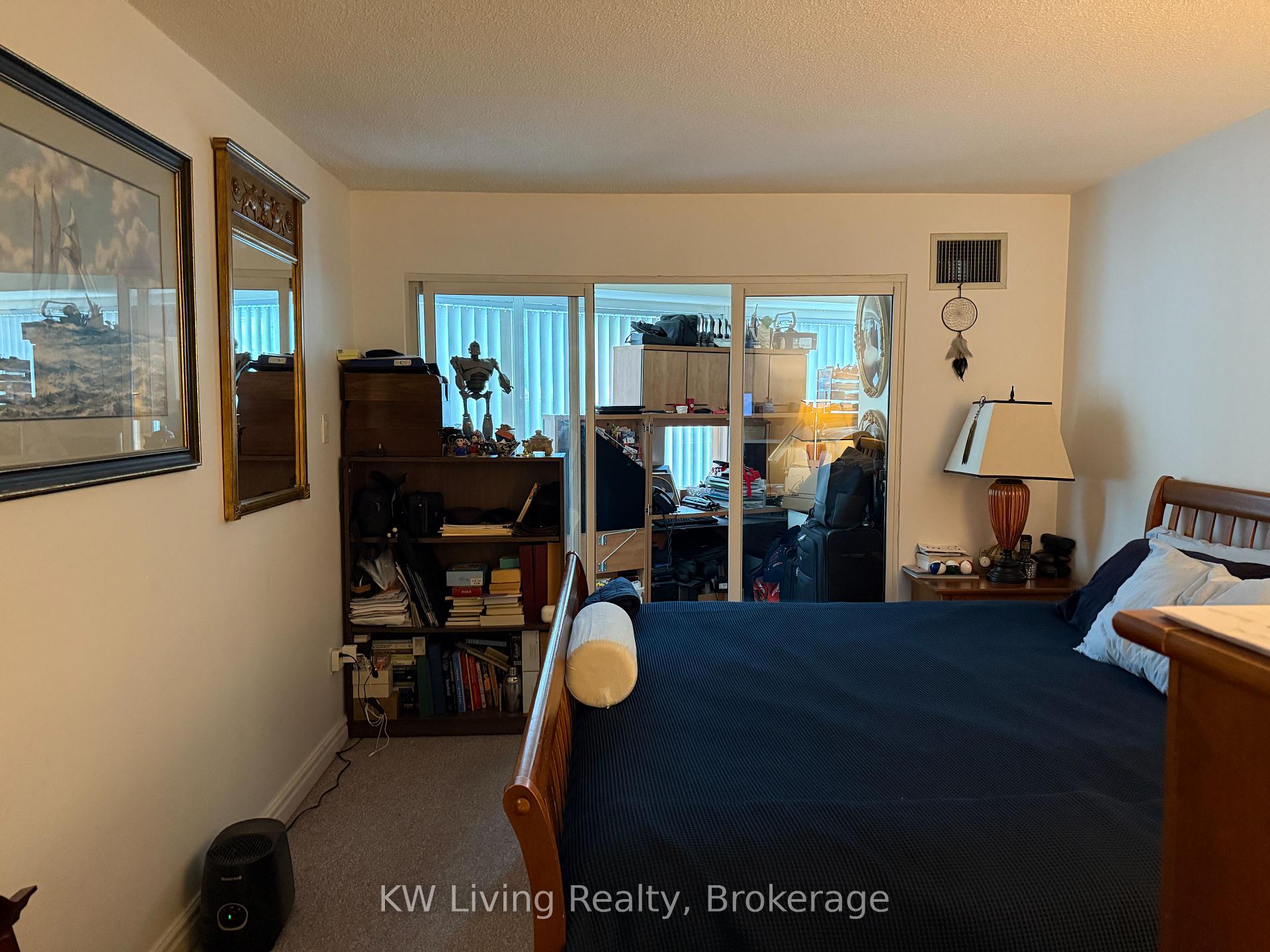 2 Bedrooms Condo at 33 University,  Toronto For sale
