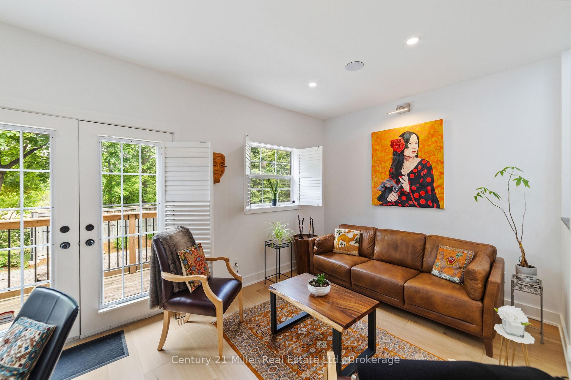 2 Bedrooms Condo at 1061 North Shore, Burlington For sale