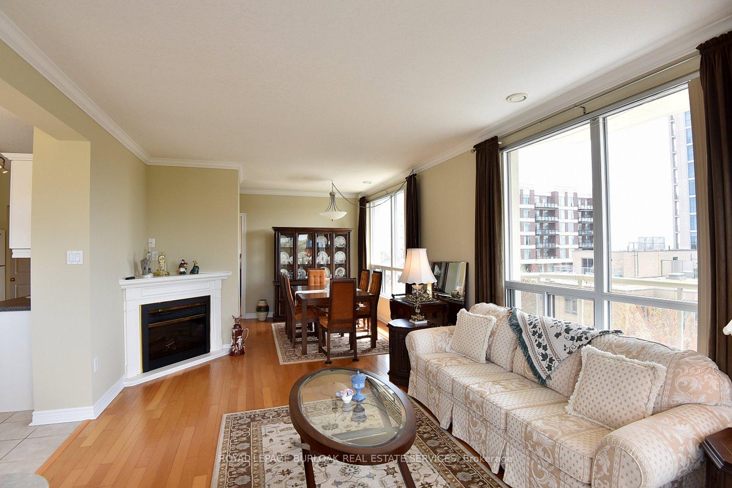 2 Bedrooms Condo at 1998 Ironstone, Burlington For sale