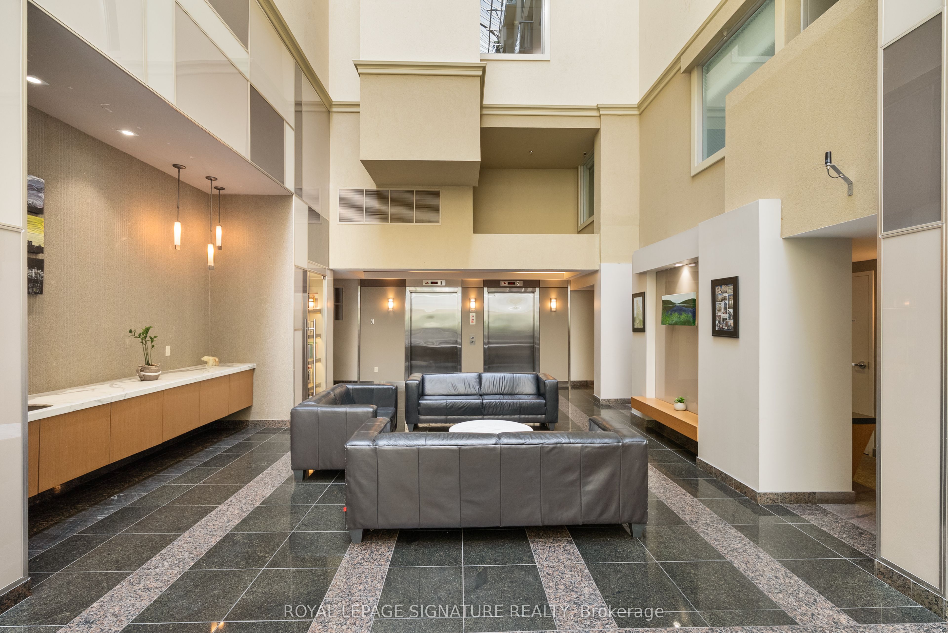 437 Roncesvalles Avenue, #423