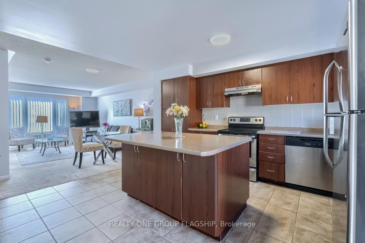 3 Bedrooms Condo at 3185 Boxford,  Mississauga For sale