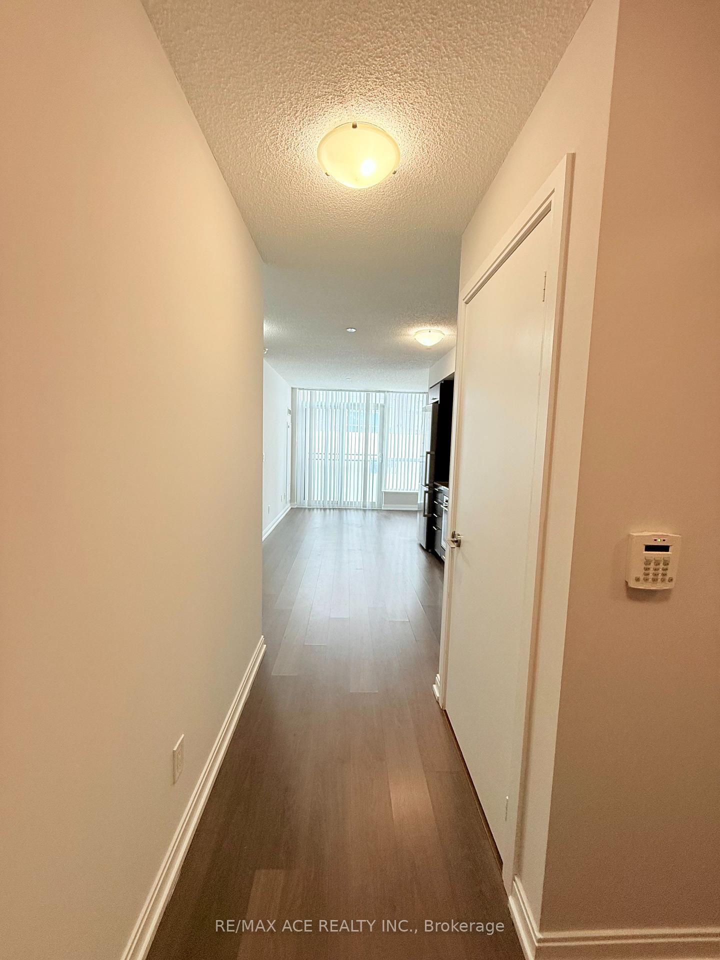 1 Bedroom Condo at 255 Village Green, Toronto For sale