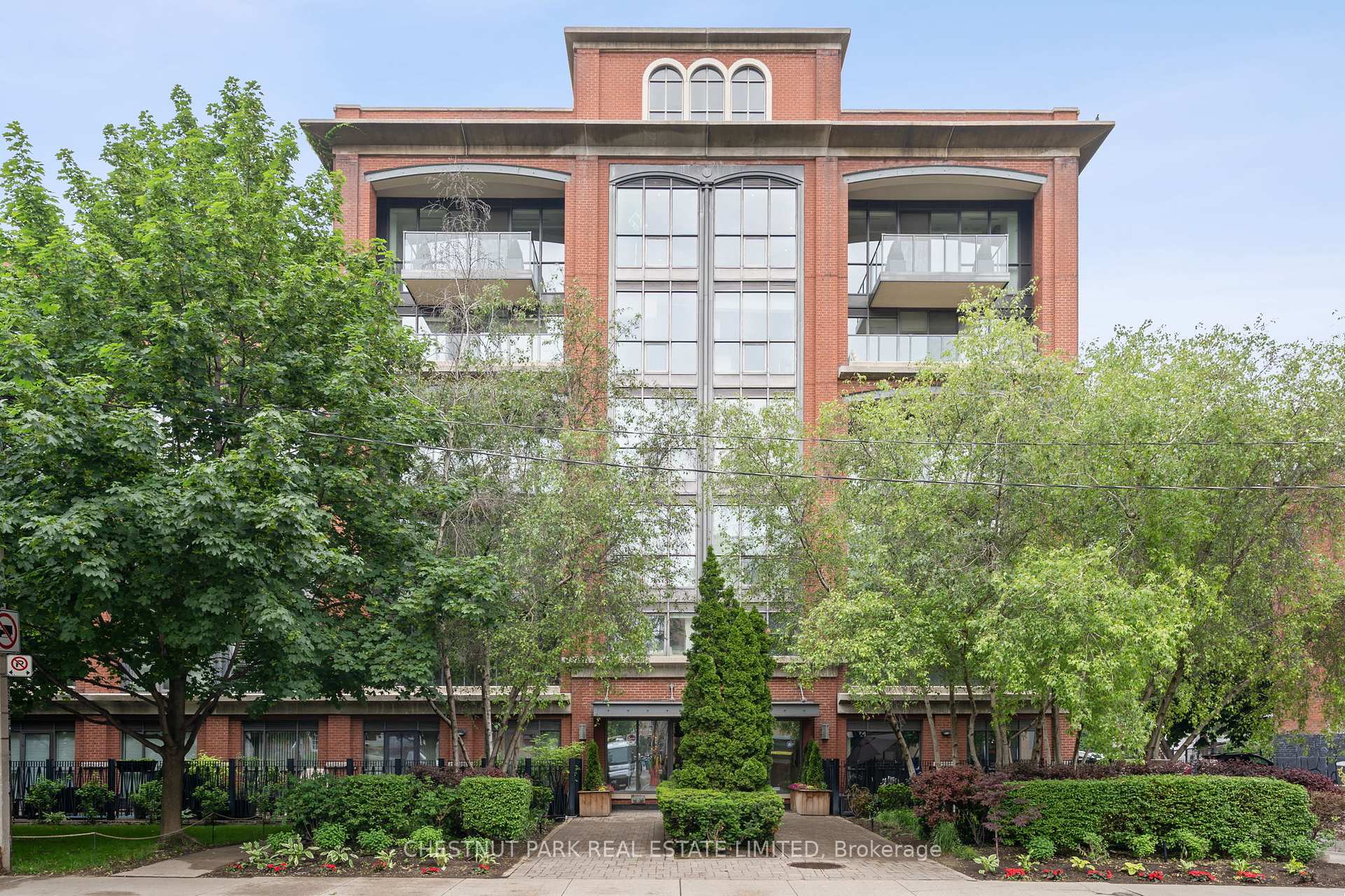 3 Bedrooms Condo at 11 Soho, Toronto For sale