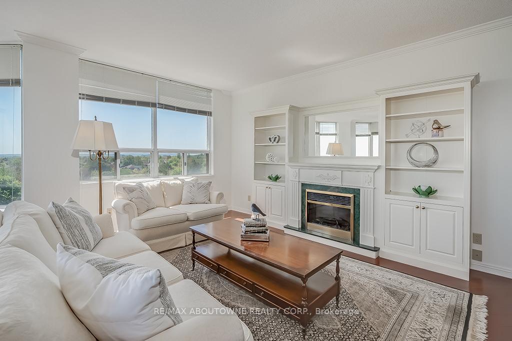 2 Bedrooms Condo at 1903 Pilgrims, Oakville For sale