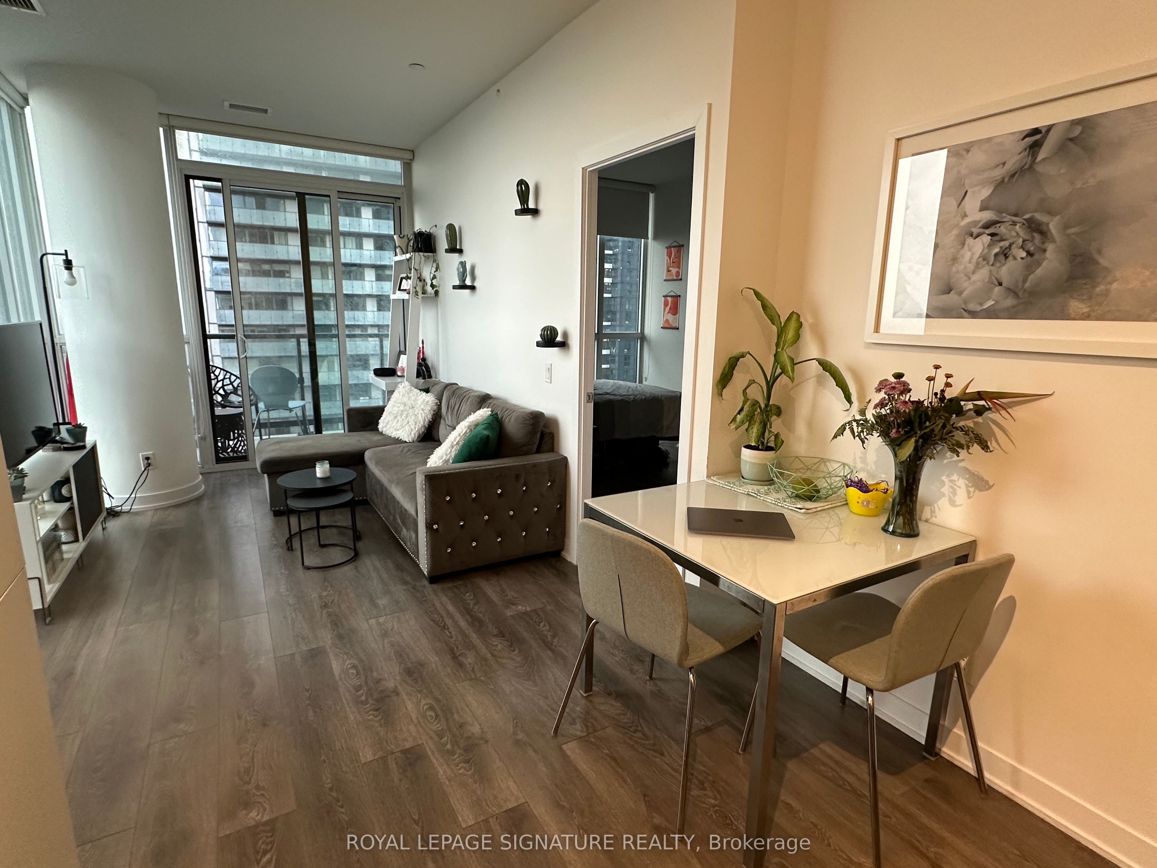 87 Peter Street, #2906