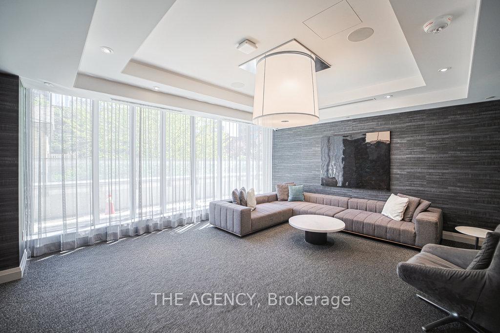 2 Bedrooms Condo at 50 Wellesley, Toronto For sale