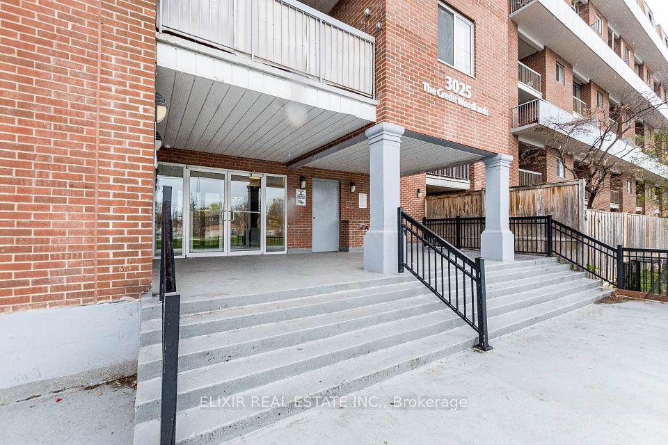 3025 The Credit Woodlands