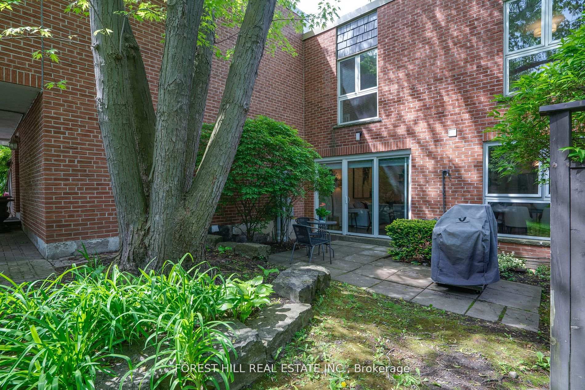 4 Bedrooms Condo at 11 Scenic Mill, Toronto For sale