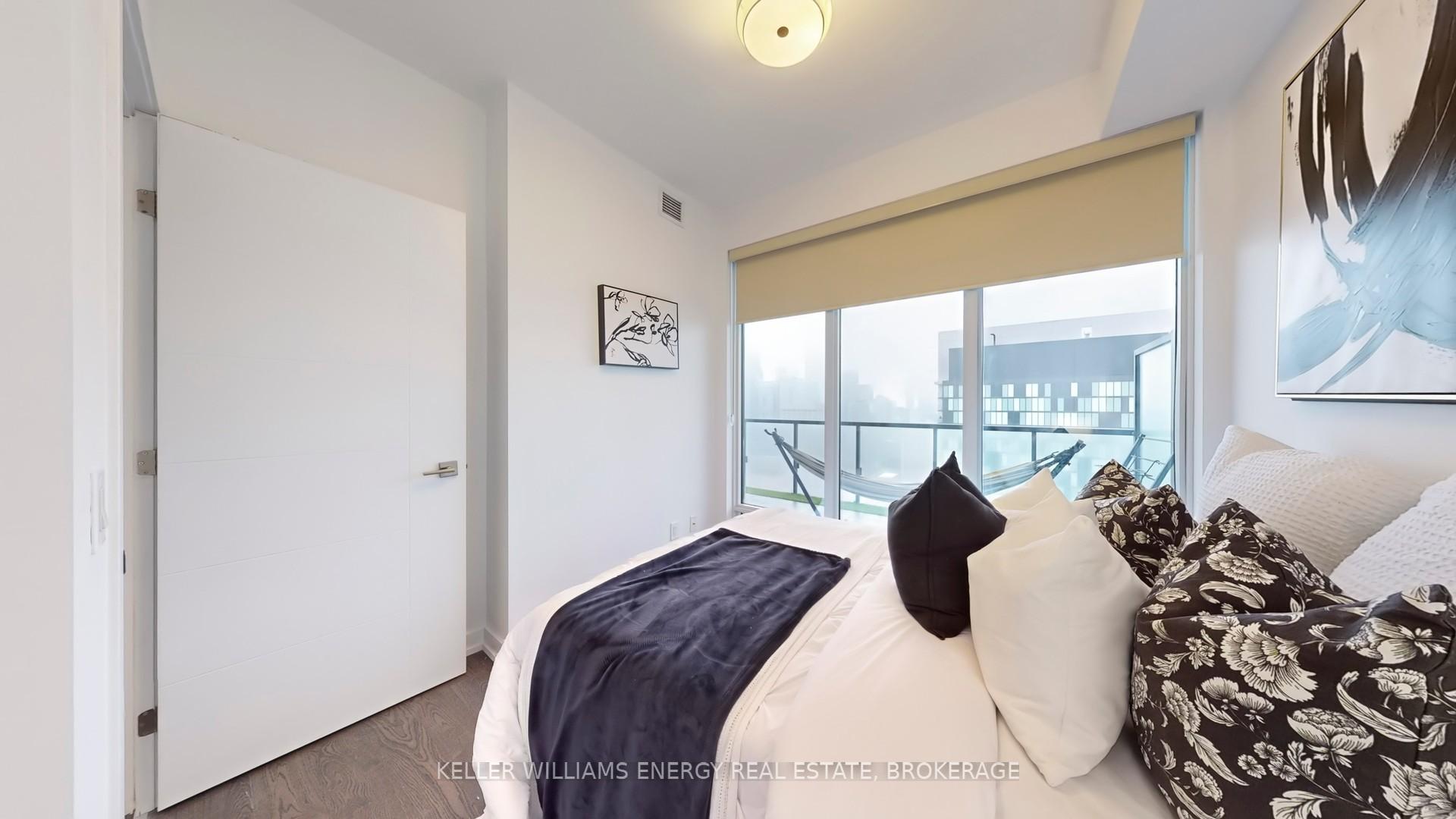 3 Bedrooms Condo at 488 University, Toronto For sale