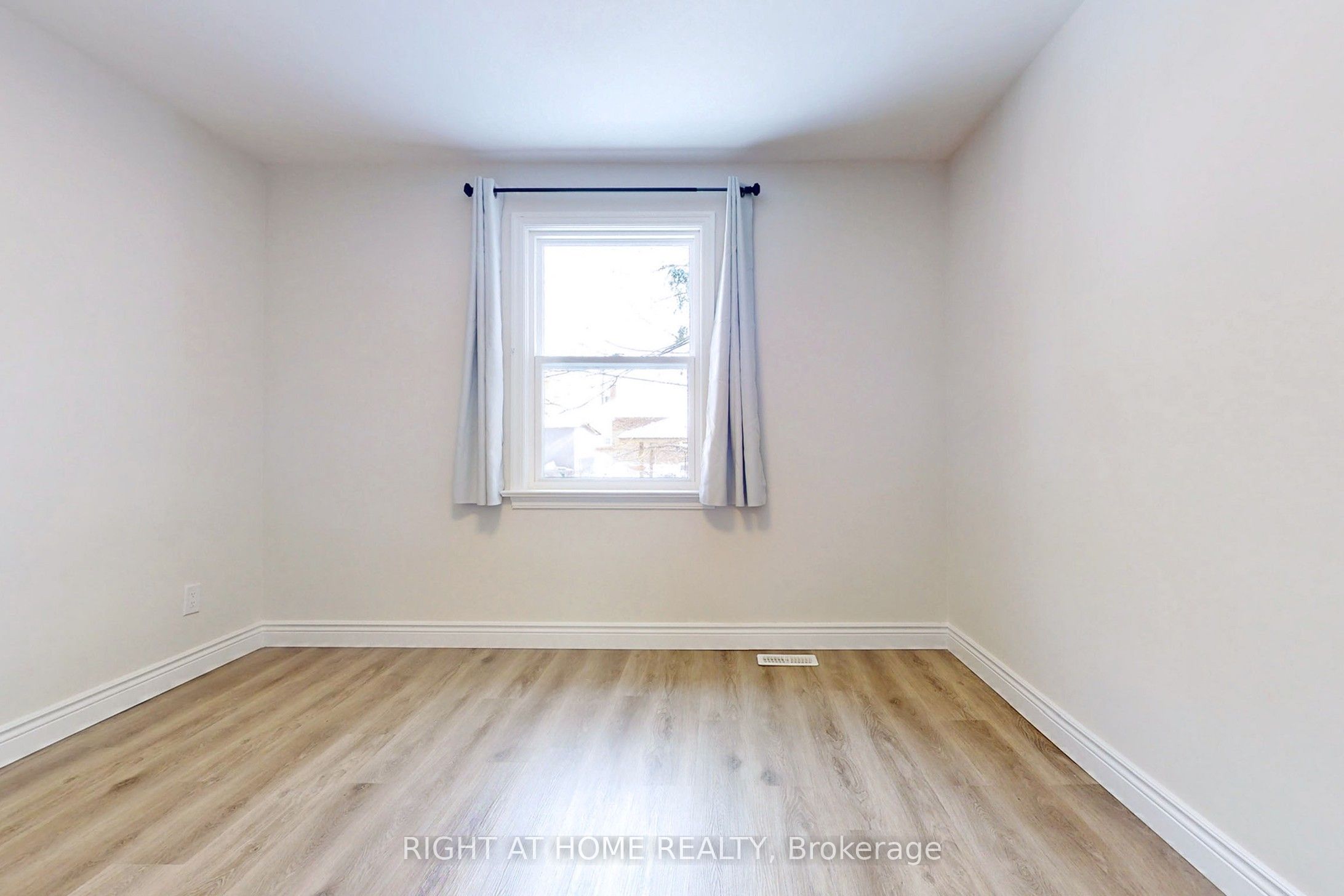 7 Rothwell Road, #Main