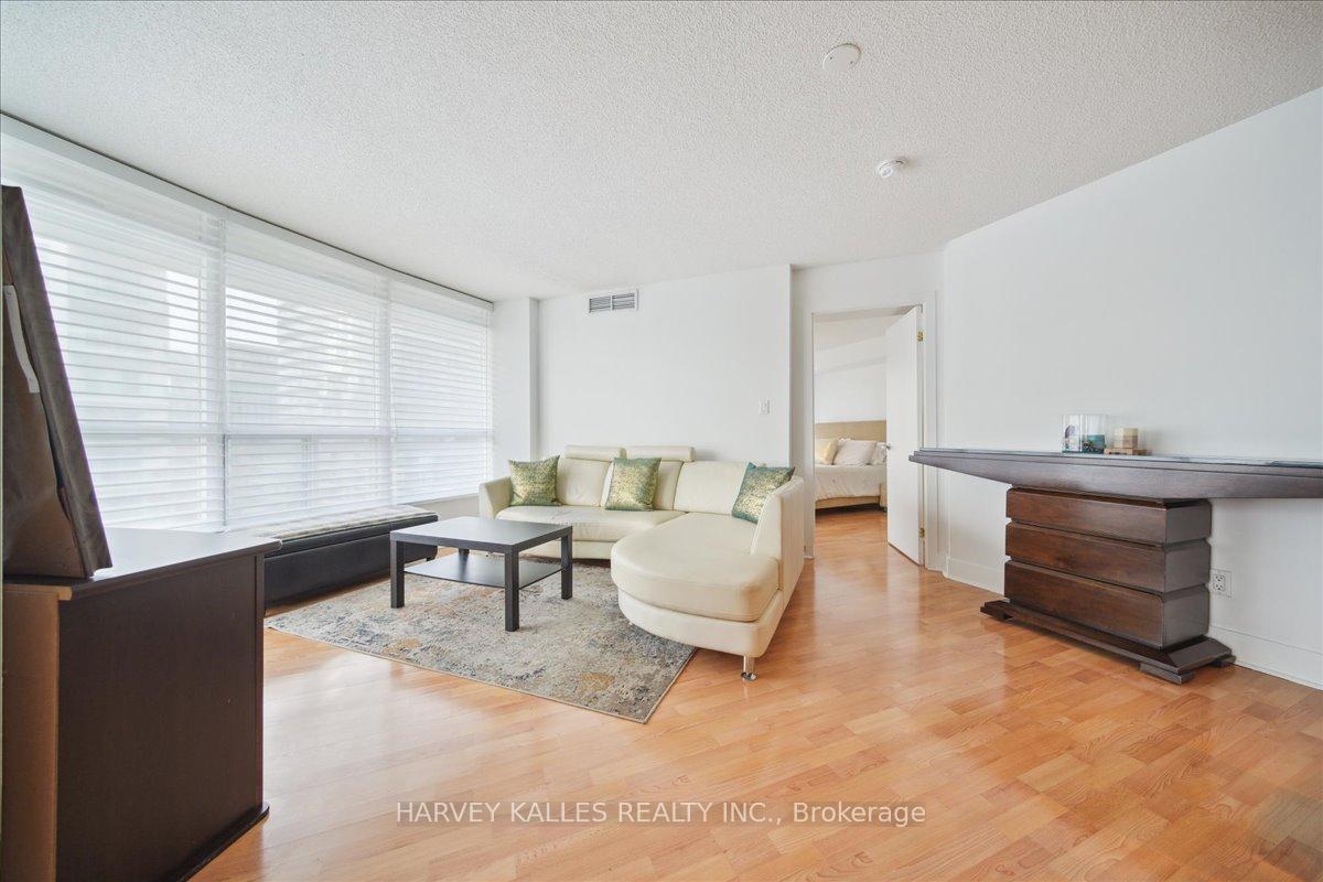 2 Bedrooms Condo at 550 Queens, Toronto For sale