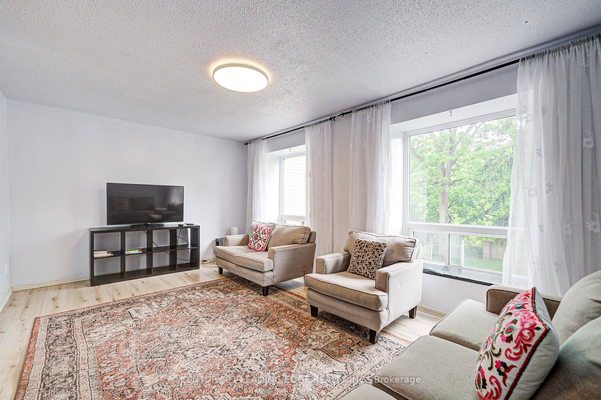 5 Bedrooms Condo at 25 Collinsgrove, Toronto For sale