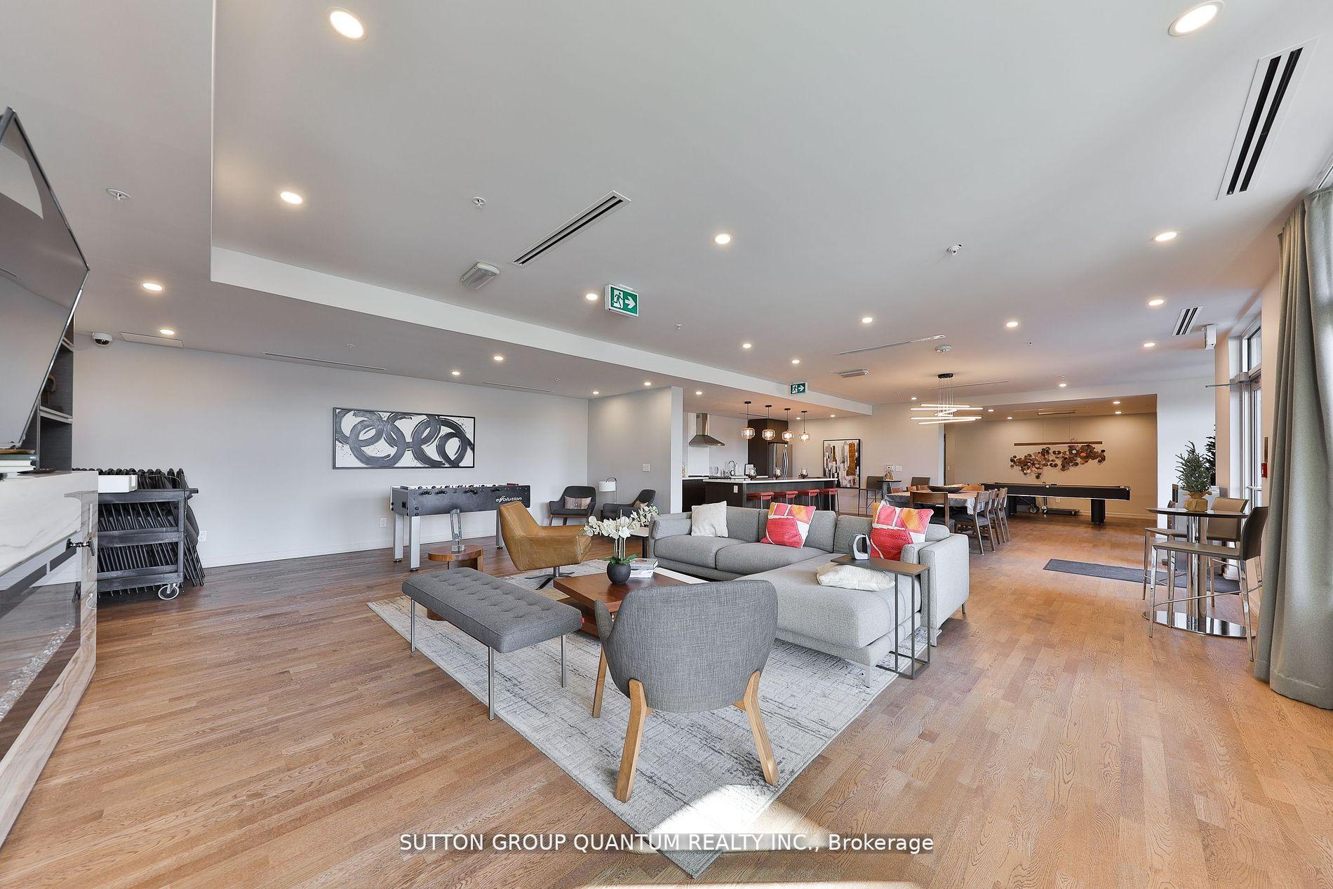 2 Bedrooms Condo at 457 Plains, Burlington For sale