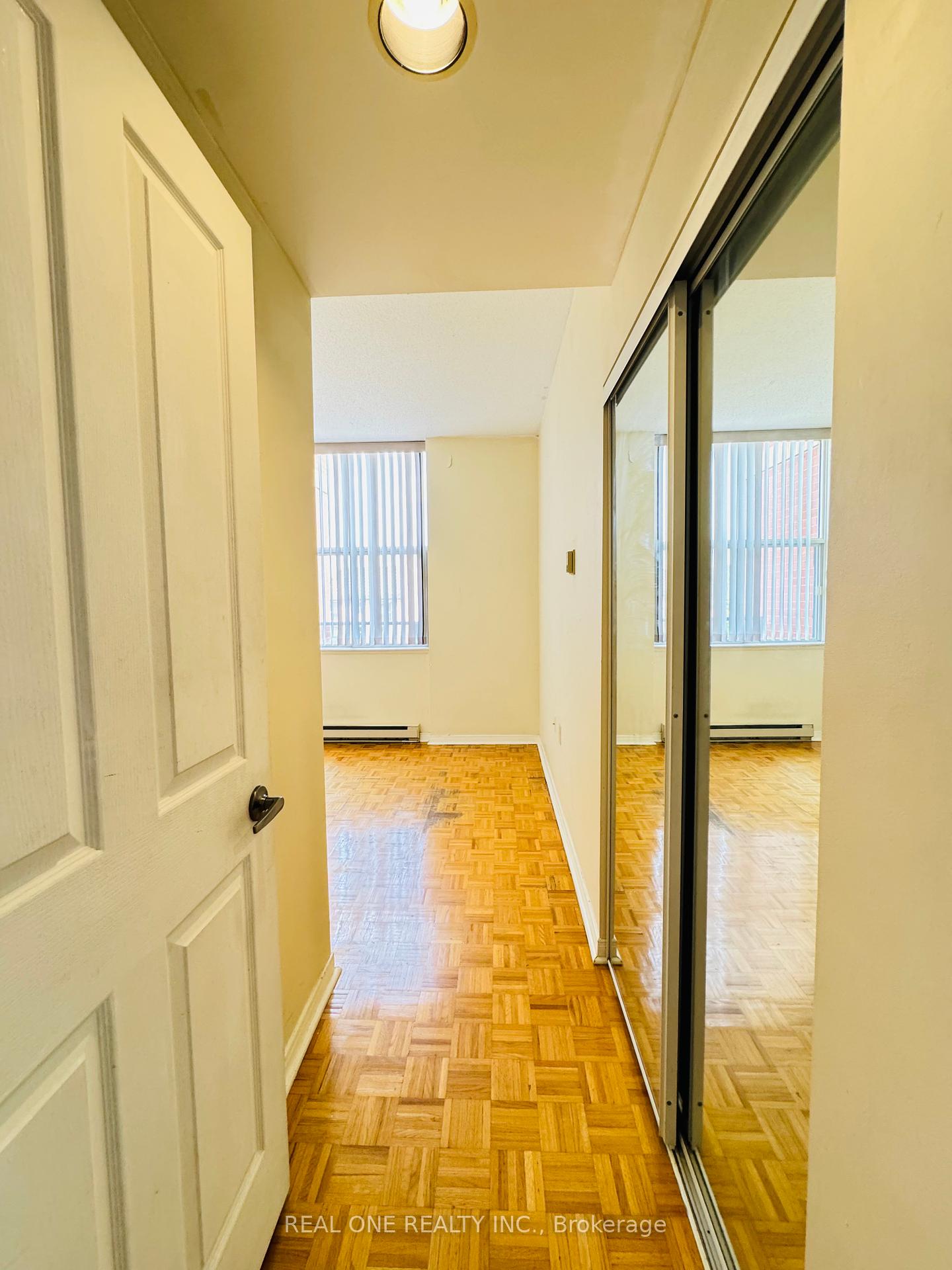 2 Bedrooms Condo at 2199 Sixth, Oakville For sale
