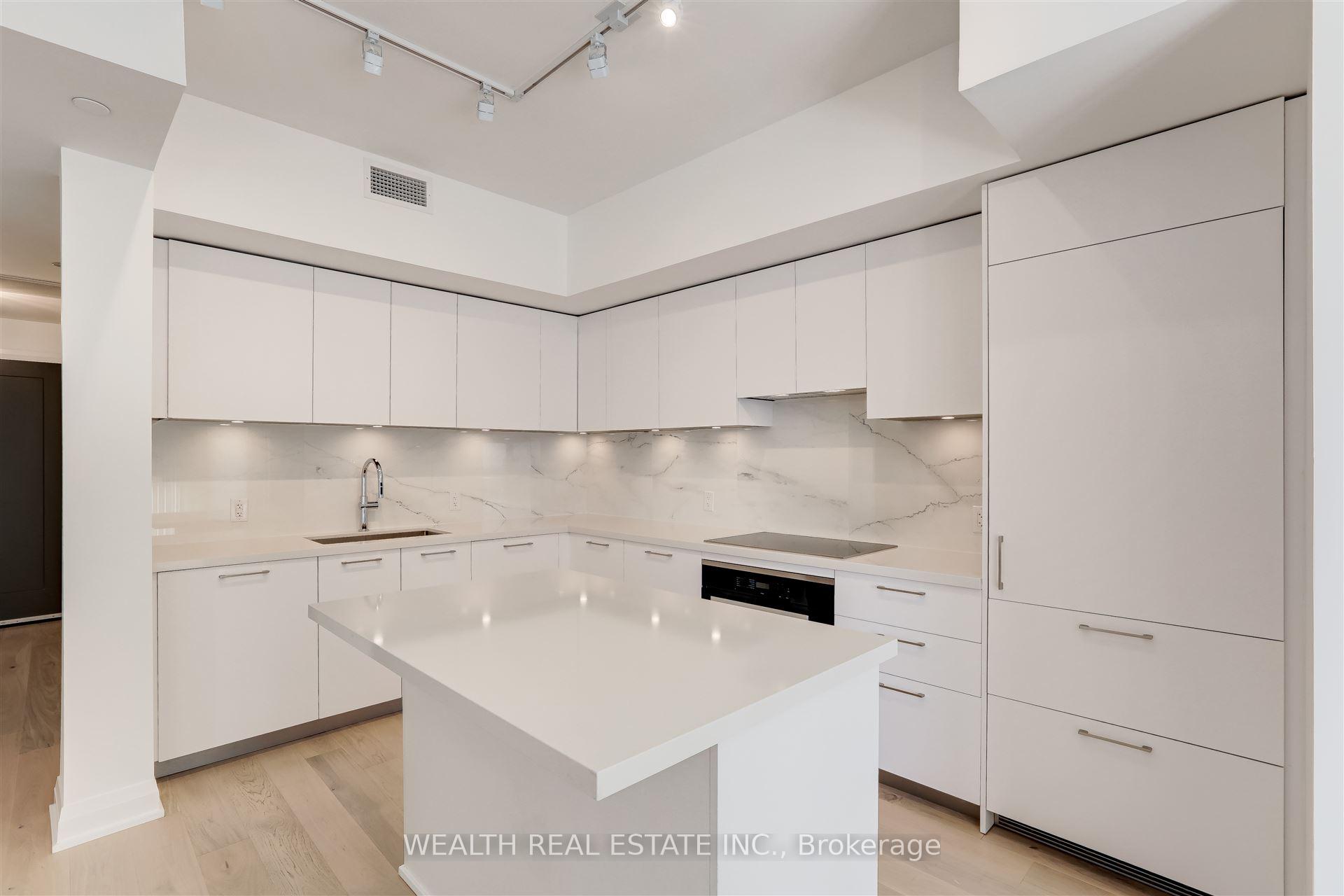 2 Bedrooms Condo at 33 Frederick Todd,  Toronto For sale